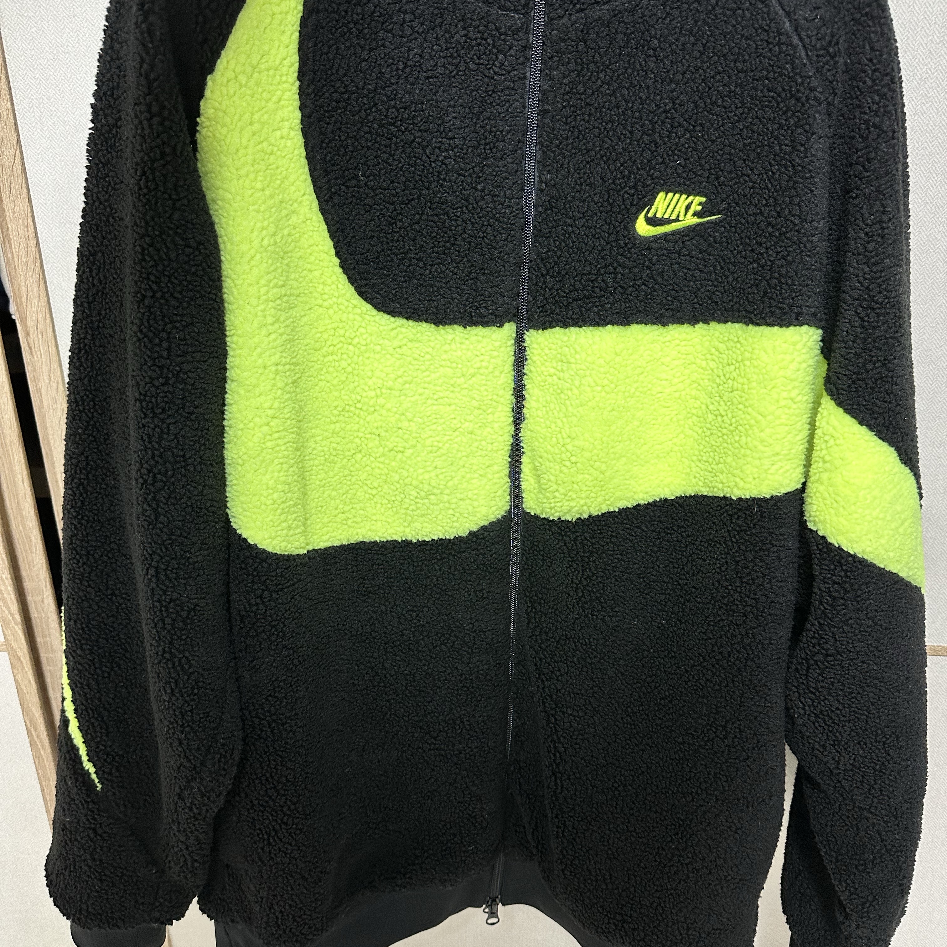 Nike Big Swoosh Full Zip Jacket Black Volt 착용 스타일