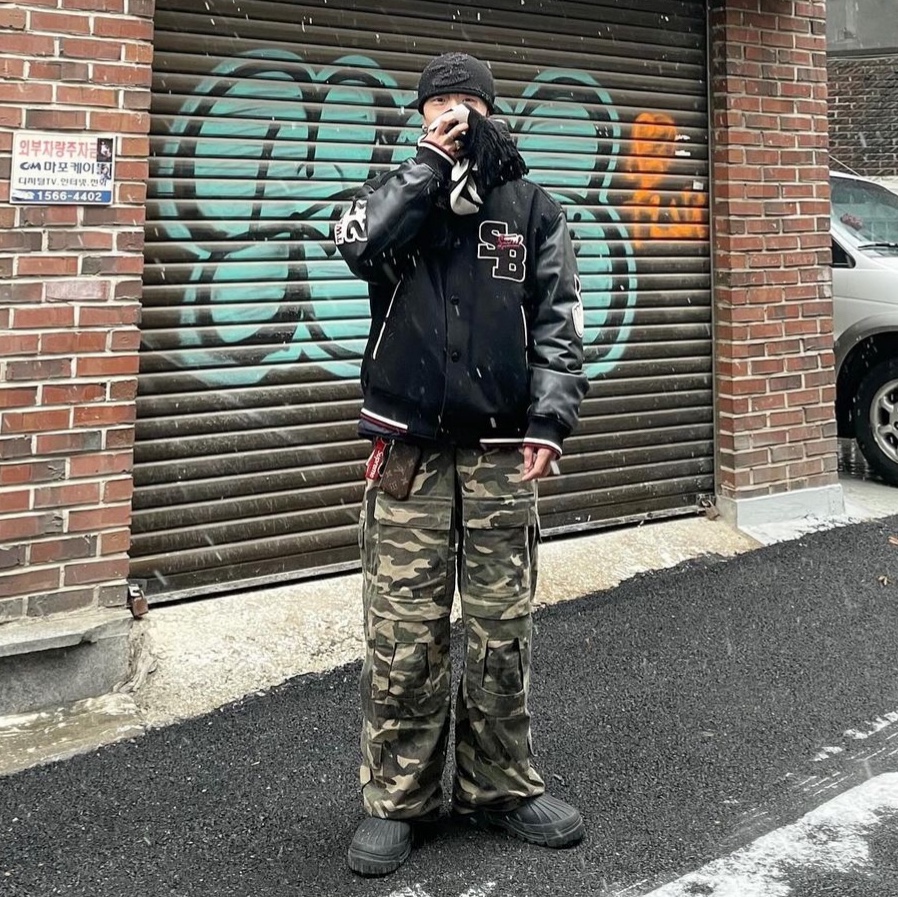 Project G/R Tactical Cargo Pants Camo, Louis Vuitton Key Pouch Monogram 착용 스타일