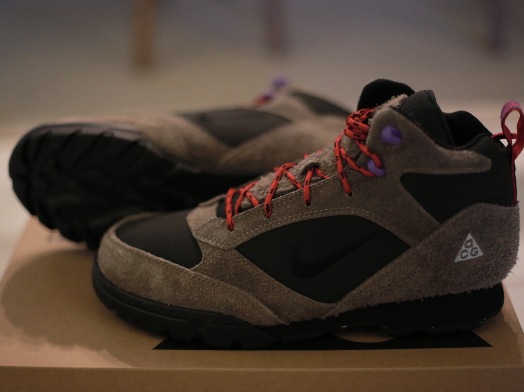 Nike ACG Torre Mid Waterproof Olive Grey Black 착용 스타일 - 4