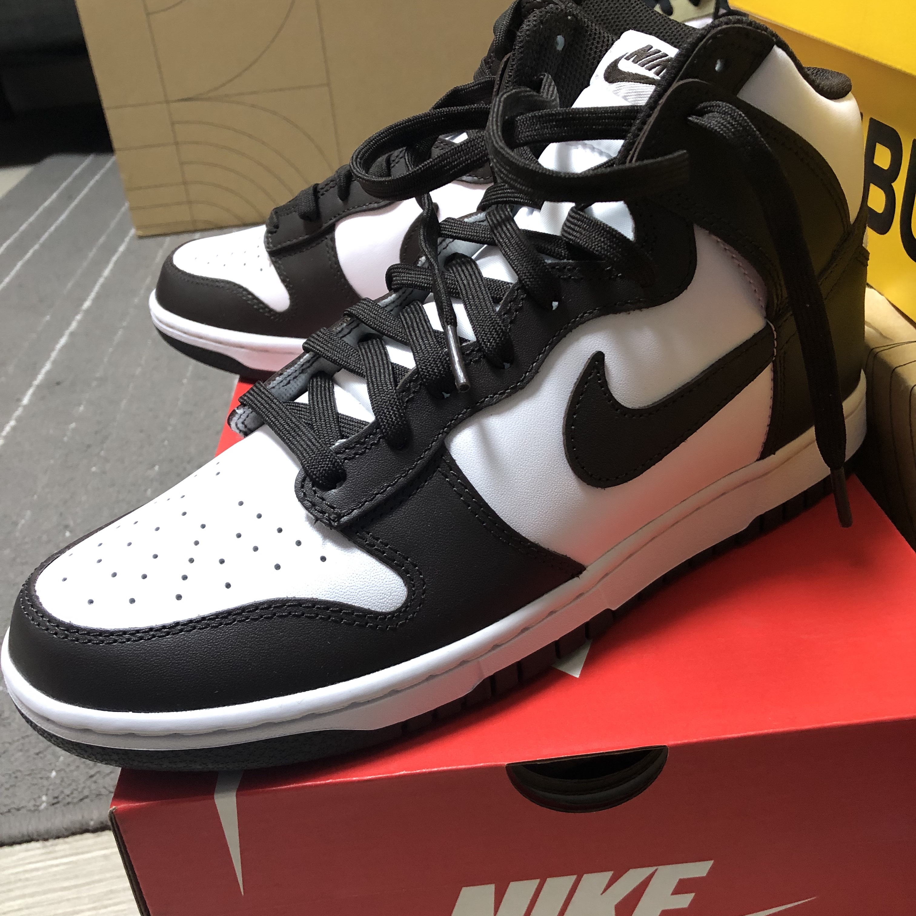 Nike Dunk High Retro Black and White 착용 스타일 - 2