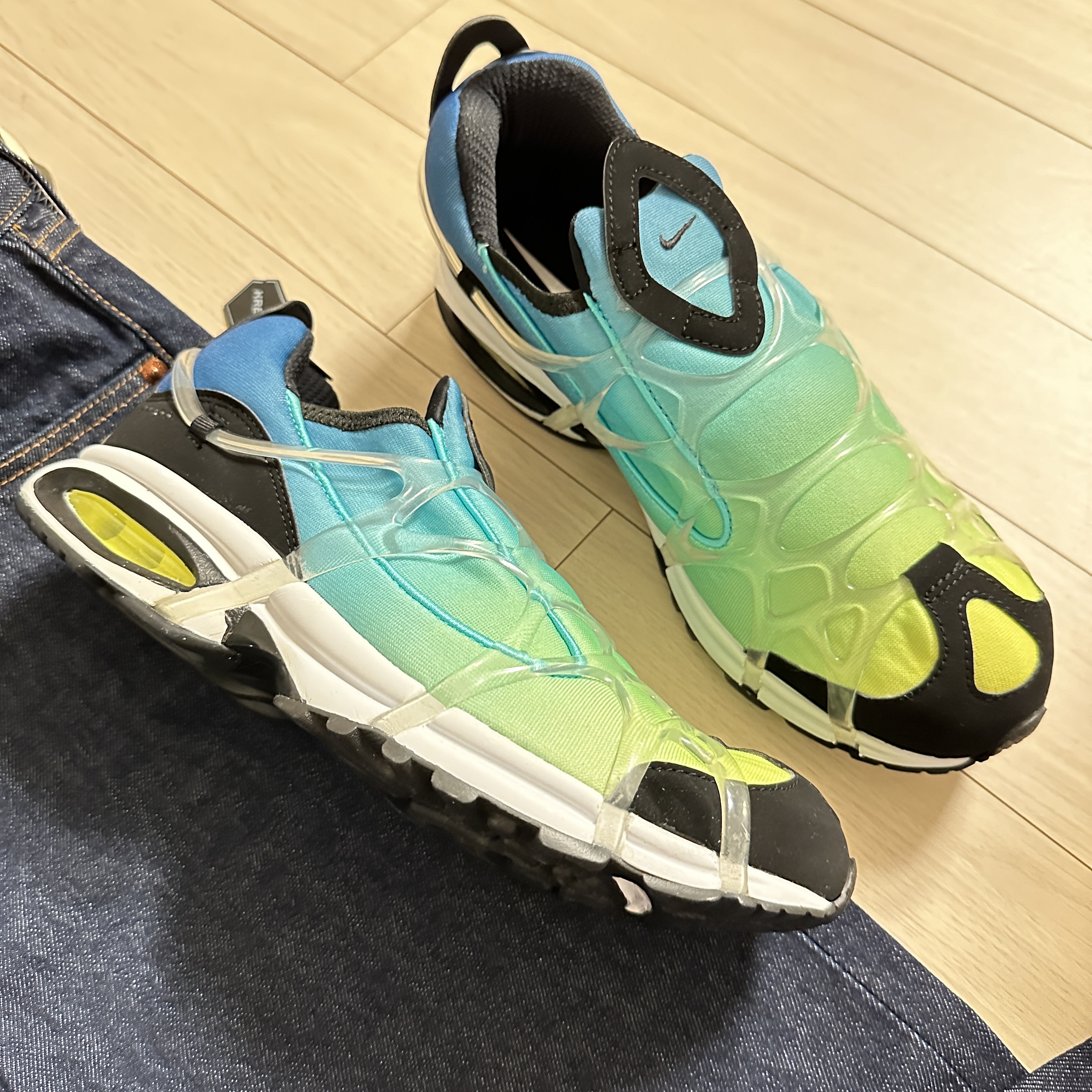 Nike Air Kukini SE Lemon Venom and Aurora 착용 스타일