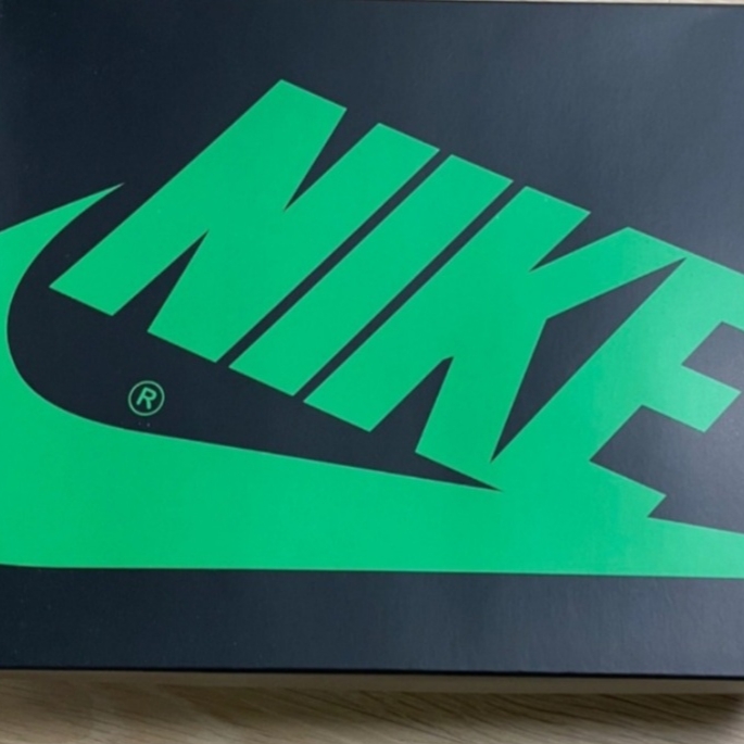 Jordan 1 Retro High OG Black and Lucky Green 착용 스타일 - 1