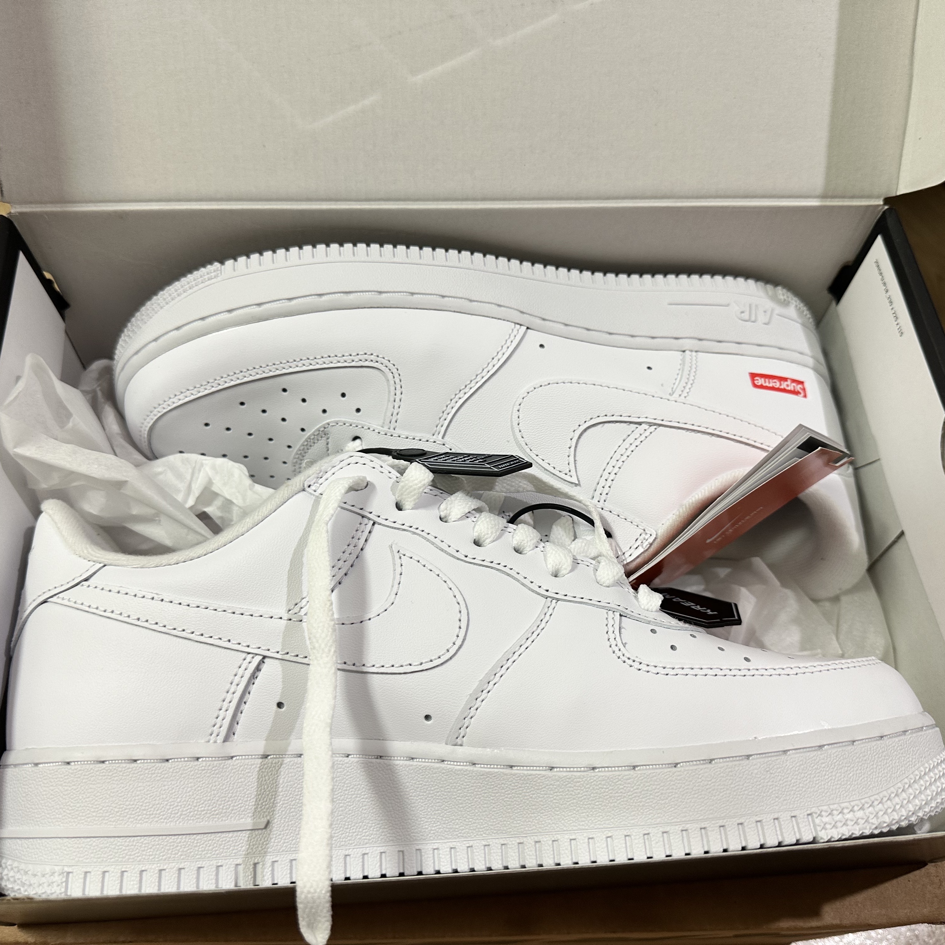 Nike x Supreme Air Force 1 Low White, Nike SB Dunk Low Pro Court Purple 착용 스타일 - 1