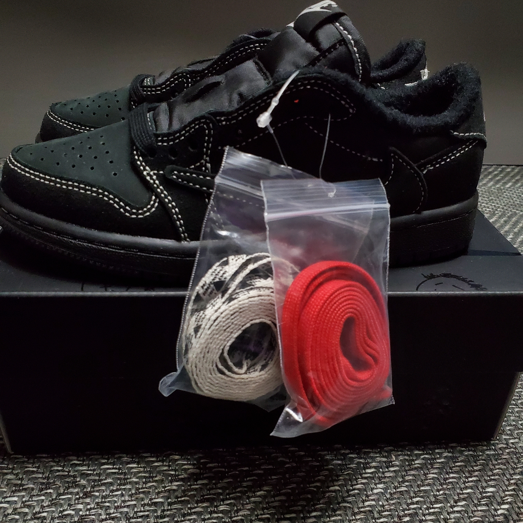 (PS) Jordan 1 x Travis Scott Retro Low OG SP Black Phantom 착용 스타일