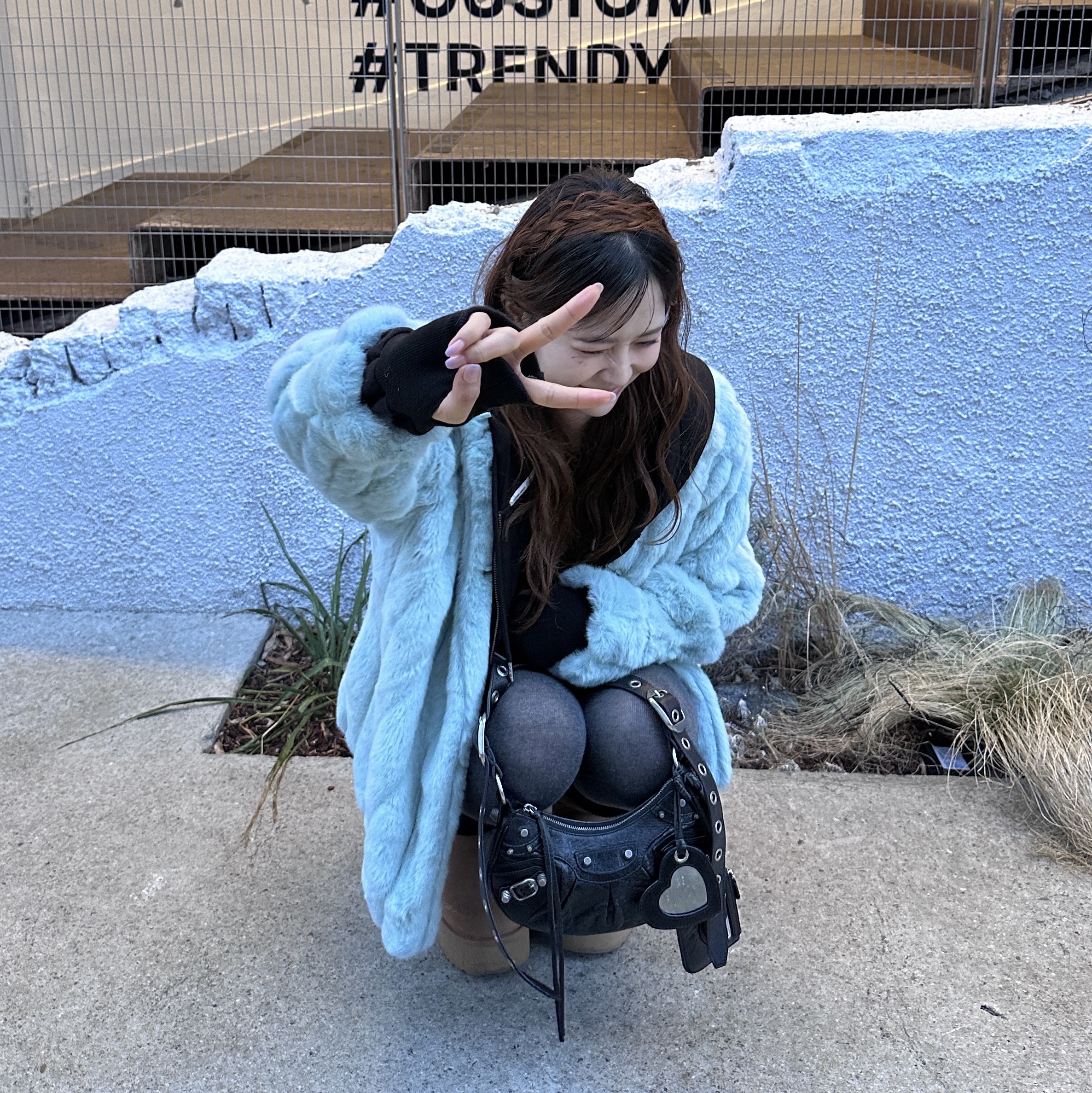 (W) Marine Serre Second Skin Top Brown Moon, Balenciaga Arena Lambskin Le Cagole XS Shoulder Bag Black 착용 스타일 - 2