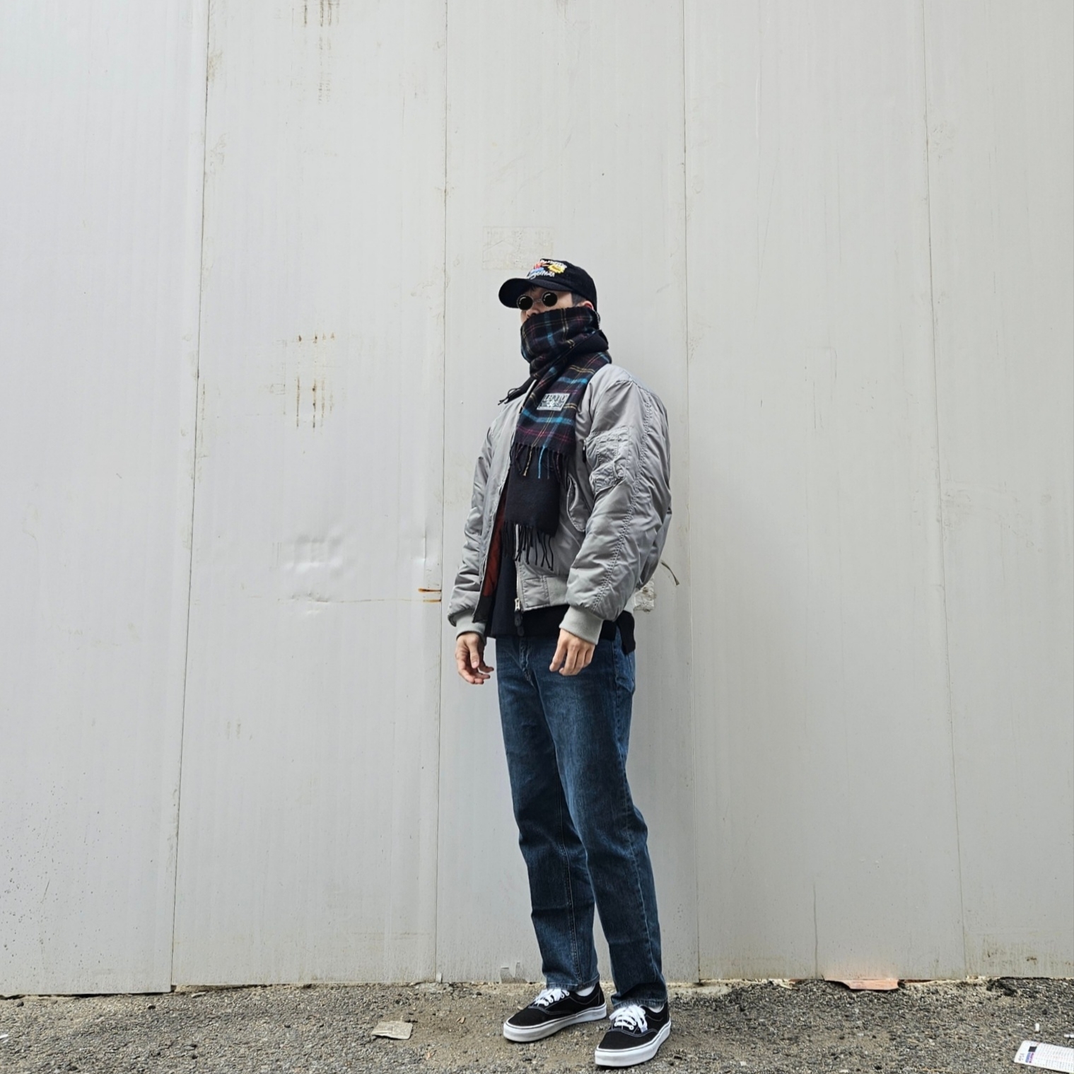 The Museum Visitor x Jon Burgerman Pinky Winky & Charlie Ball Cap Black, Vans Era Core Classic Black 착용 스타일