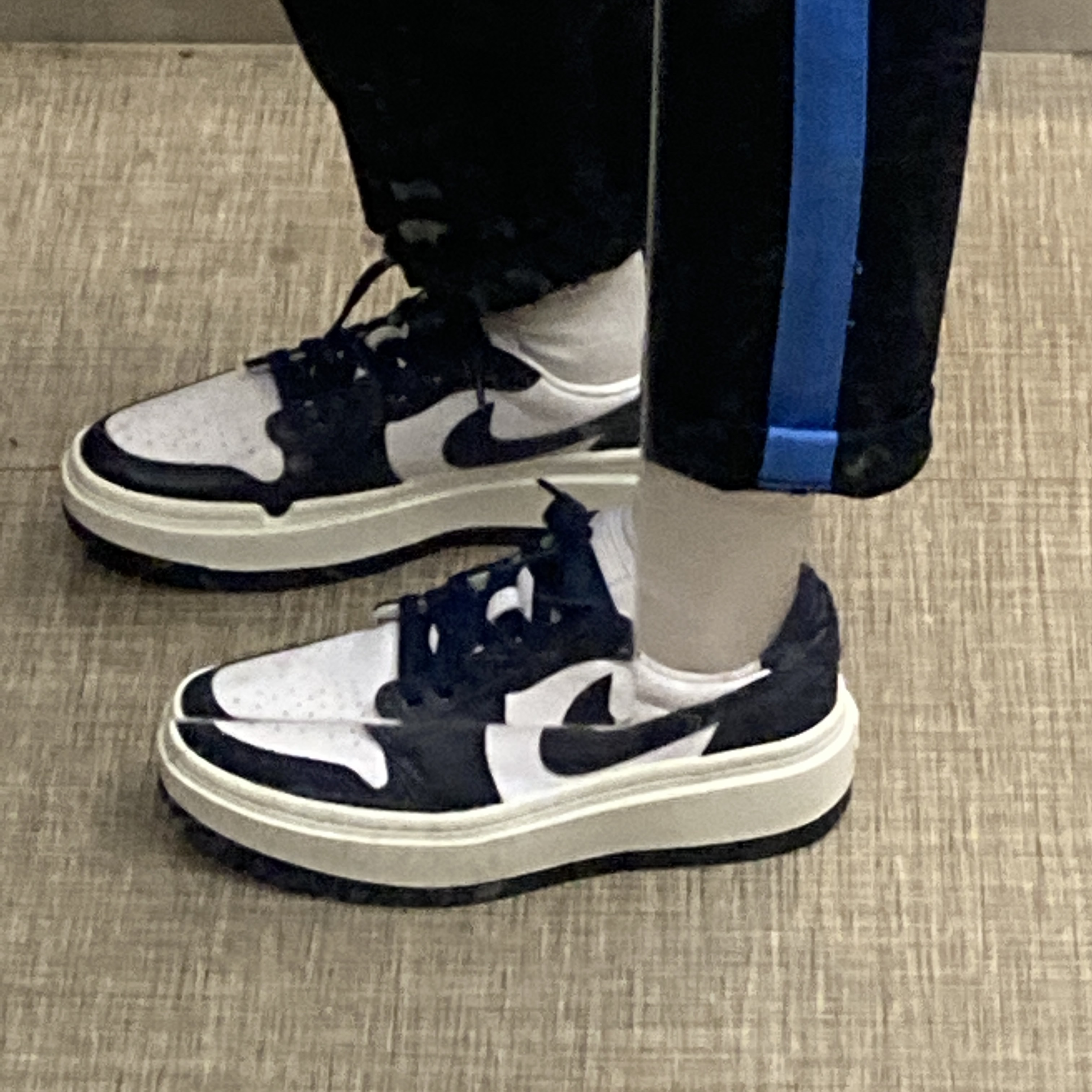 (W) Jordan 1 Elevate Low Midnight Navy 착용 스타일 - 1