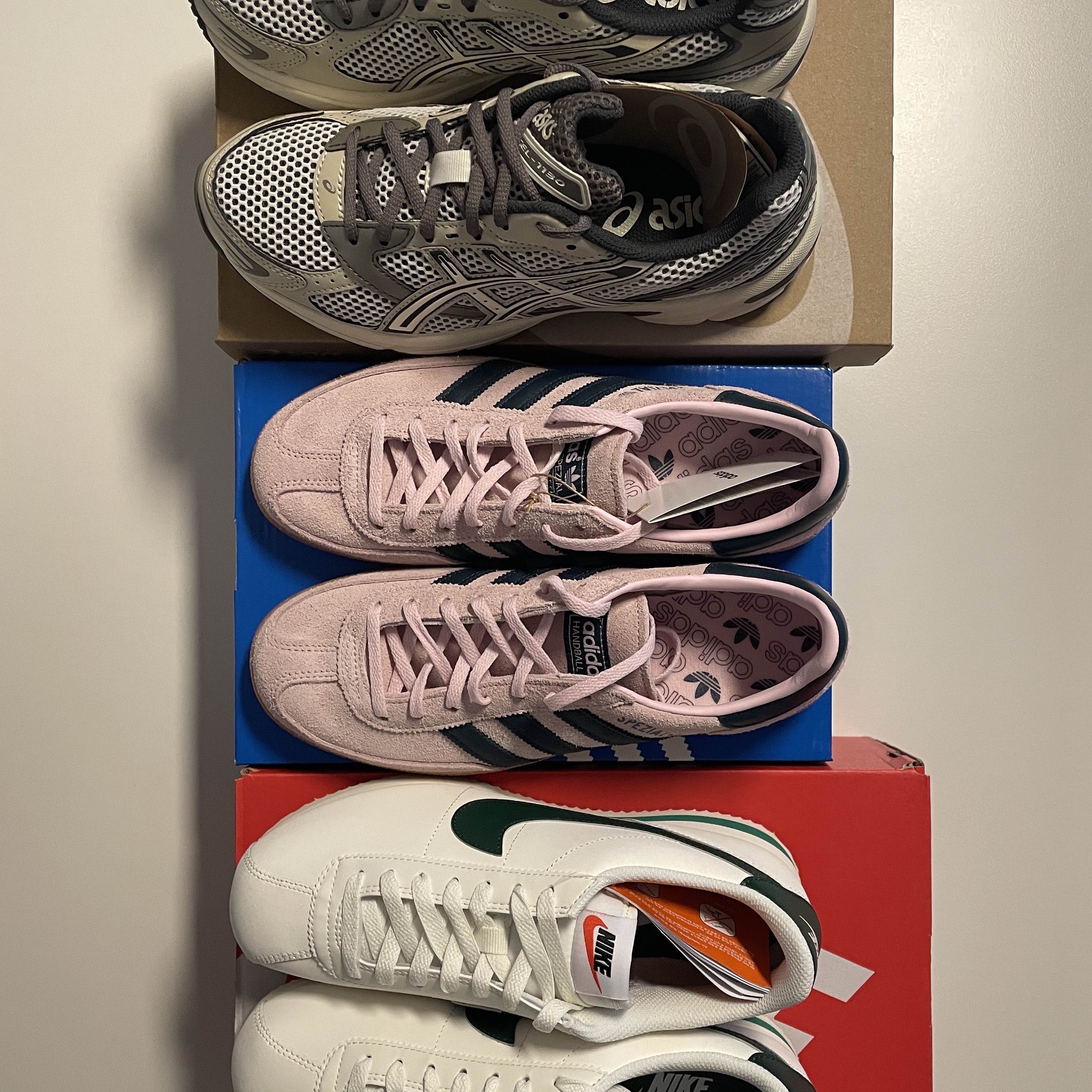 (W) Nike Cortez Gorge Green and Malachite, (W) Adidas Spezial Handball Clear Pink 착용 스타일