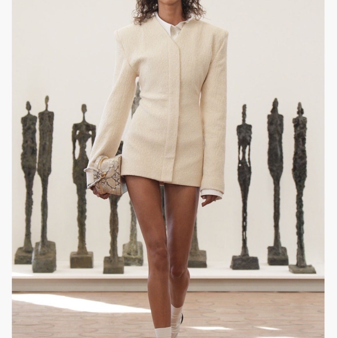 Jacquemus x Repetto Zizi White 착용 스타일 - 1