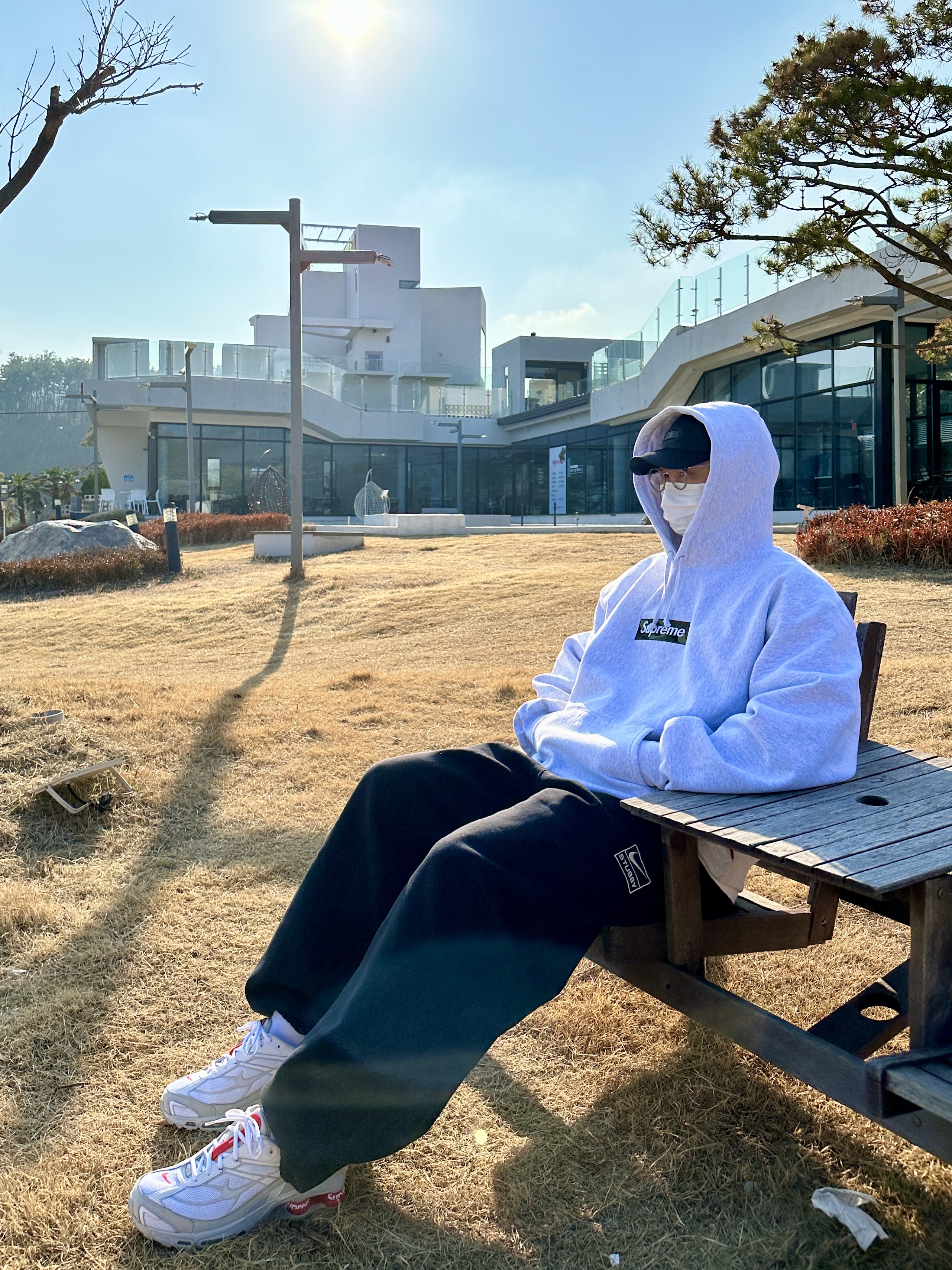 Supreme Box Logo Hooded Sweatshirt Ash Grey - 23FW, Nike x Stussy NRG Washed Fleece Pants Black (DO5296-010) 착용 스타일