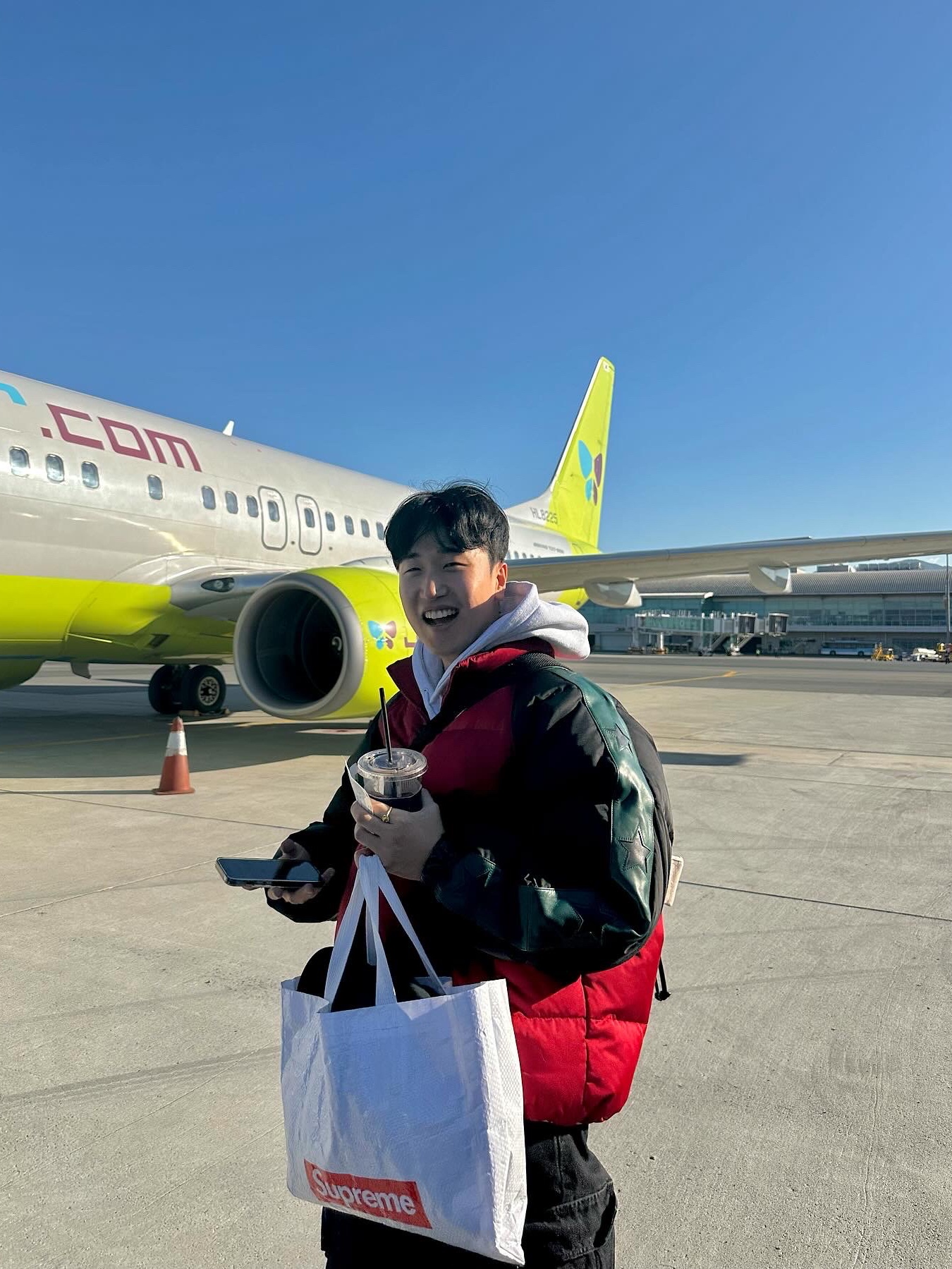Supreme Star Sleeve Down Puffer Jacket Red - 23FW 착용 스타일 - 1