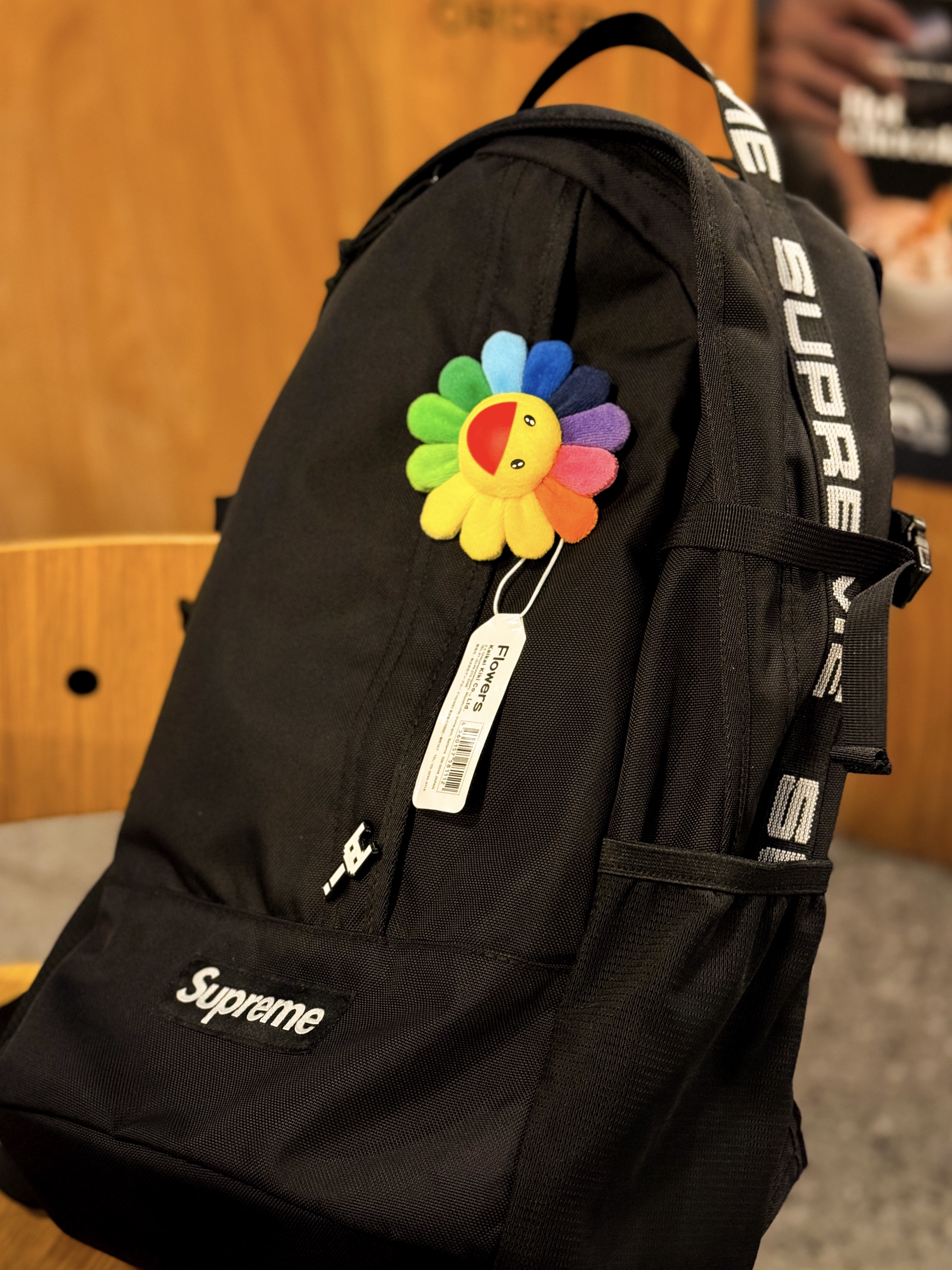 Supreme Backpack Black - 18SS, Newjeans x The Powerpuff Girls Metal Pin Badge Bunny 착용 스타일