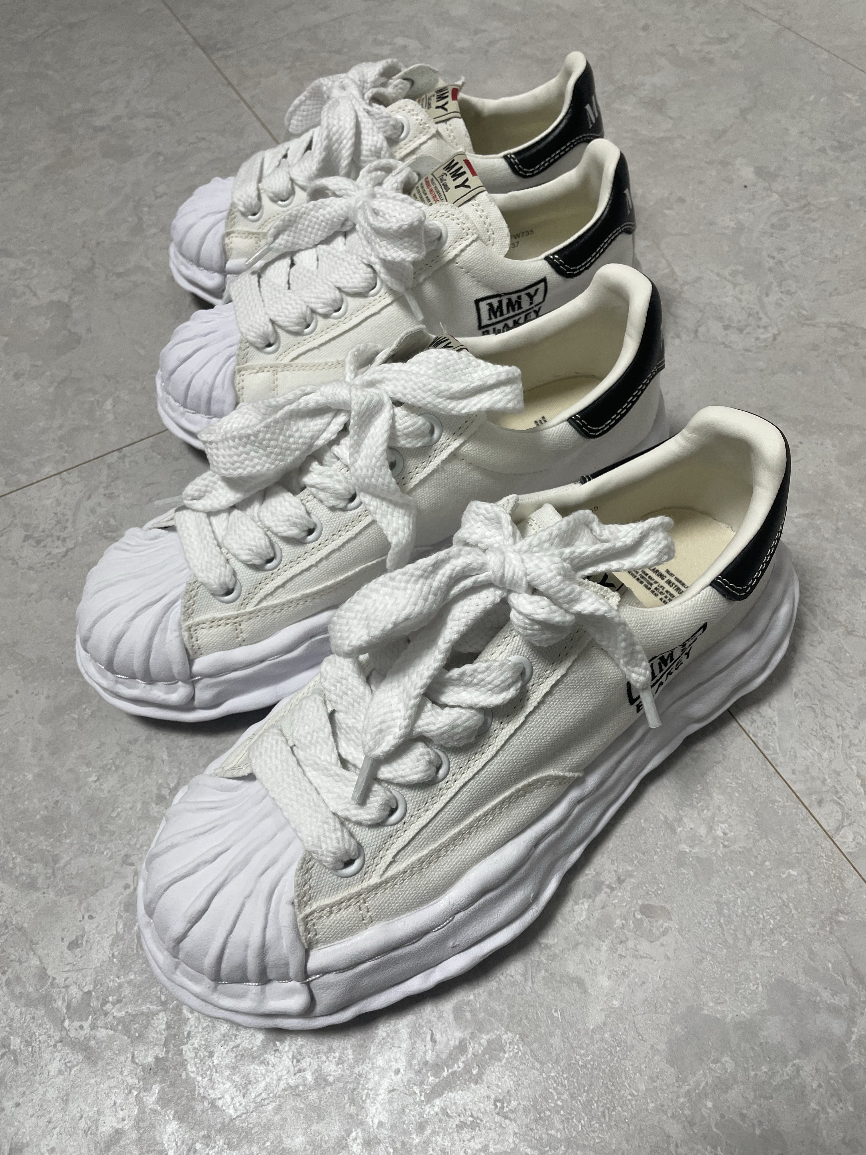 Maison Mihara Yasuhiro Blakey OG Sole Canvas Low-top Sneakers White 착용 스타일