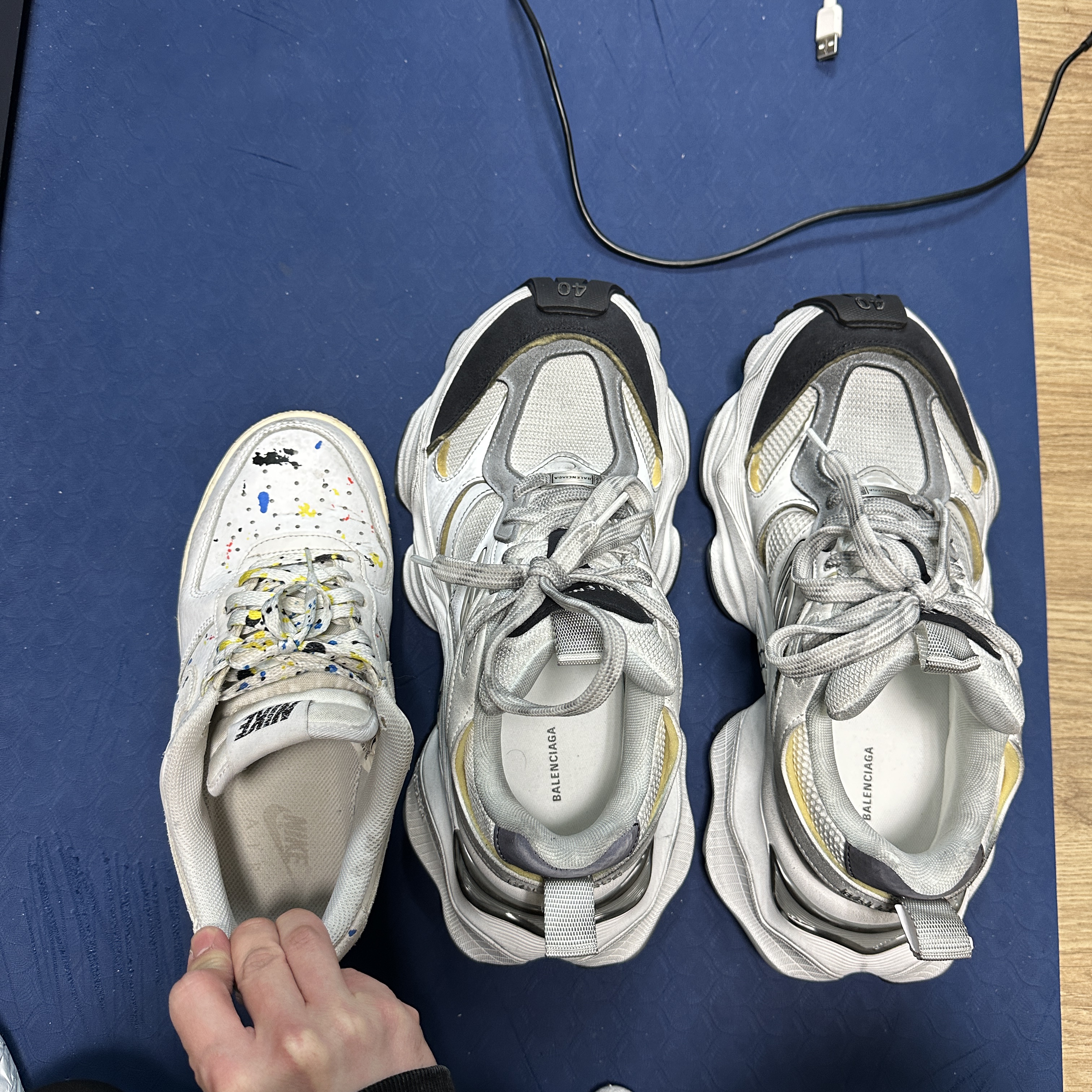Balenciaga Cargo Sneakers White Grey 착용 스타일 - 2