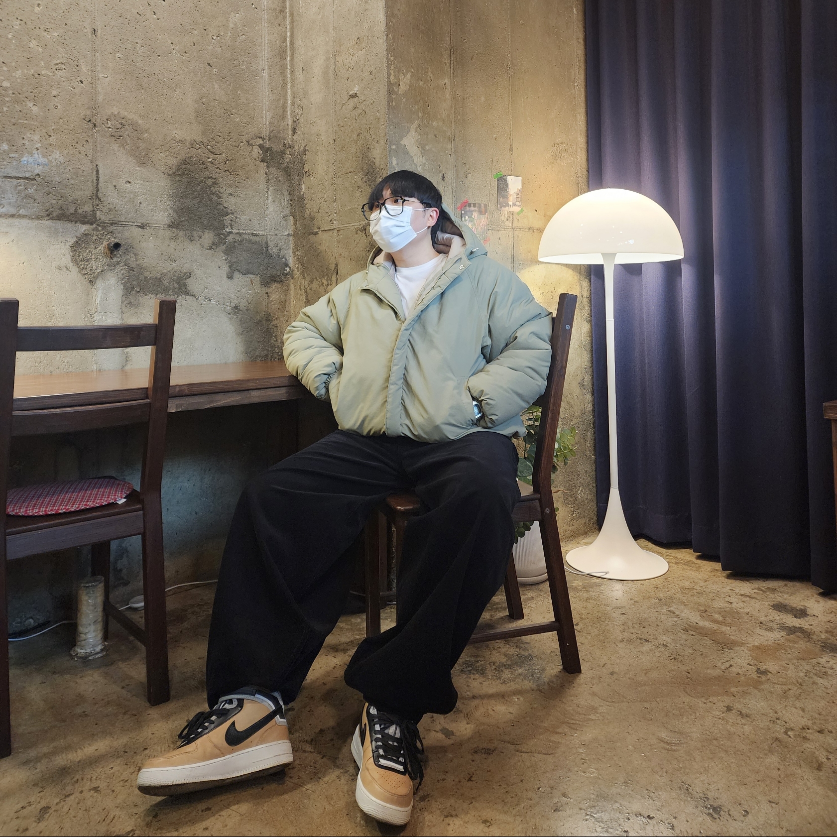 Nike x Riccardo Tisci Air Force 1 Mid Tan 착용 스타일 - 2
