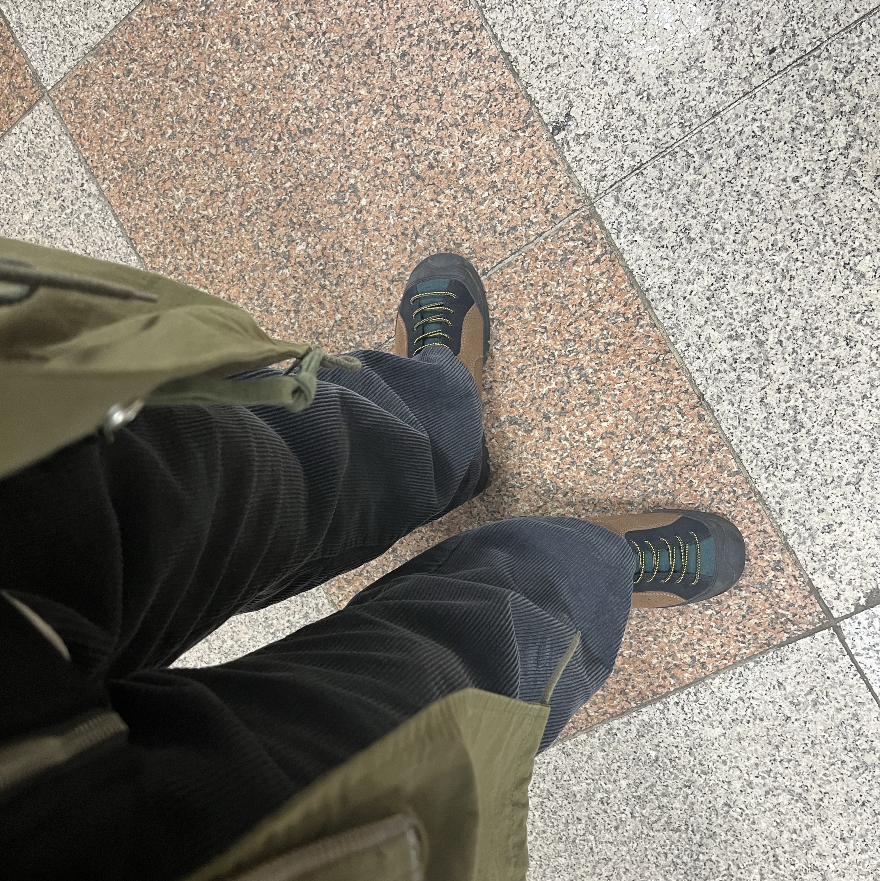 Keen Jasper Rocks SP Sneakers Brown 착용 스타일
