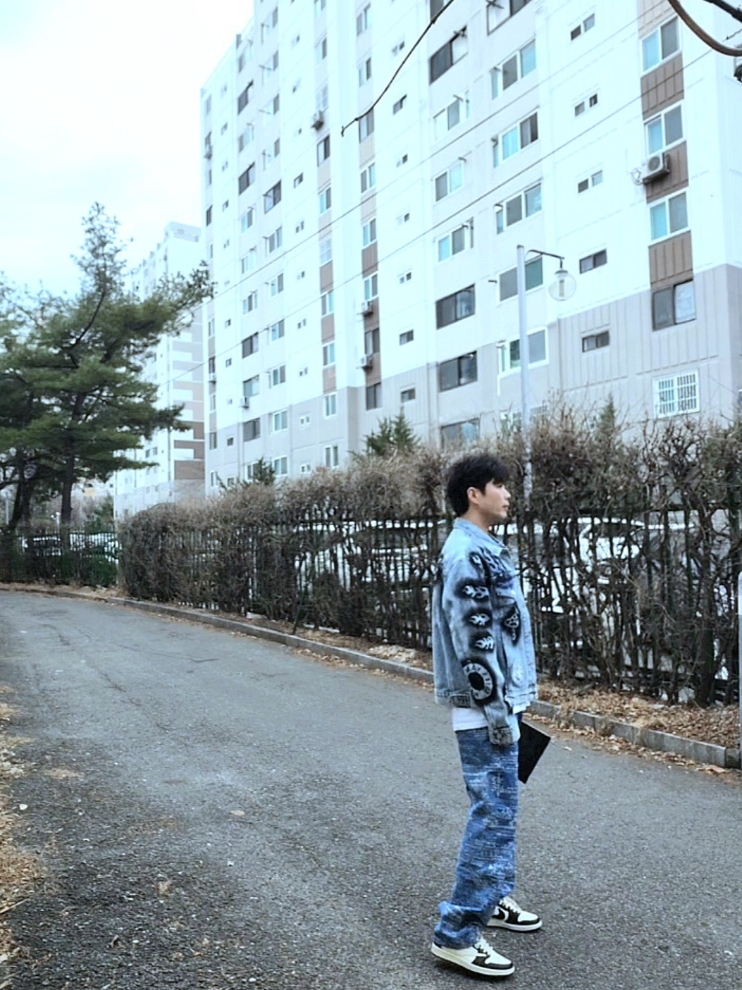 Stussy x Dries Van Noten Hand Stencilled Denim Jacket Washed Blue, Supreme Checks Embroidered Jean Blue - 20SS 착용 스타일 - 2