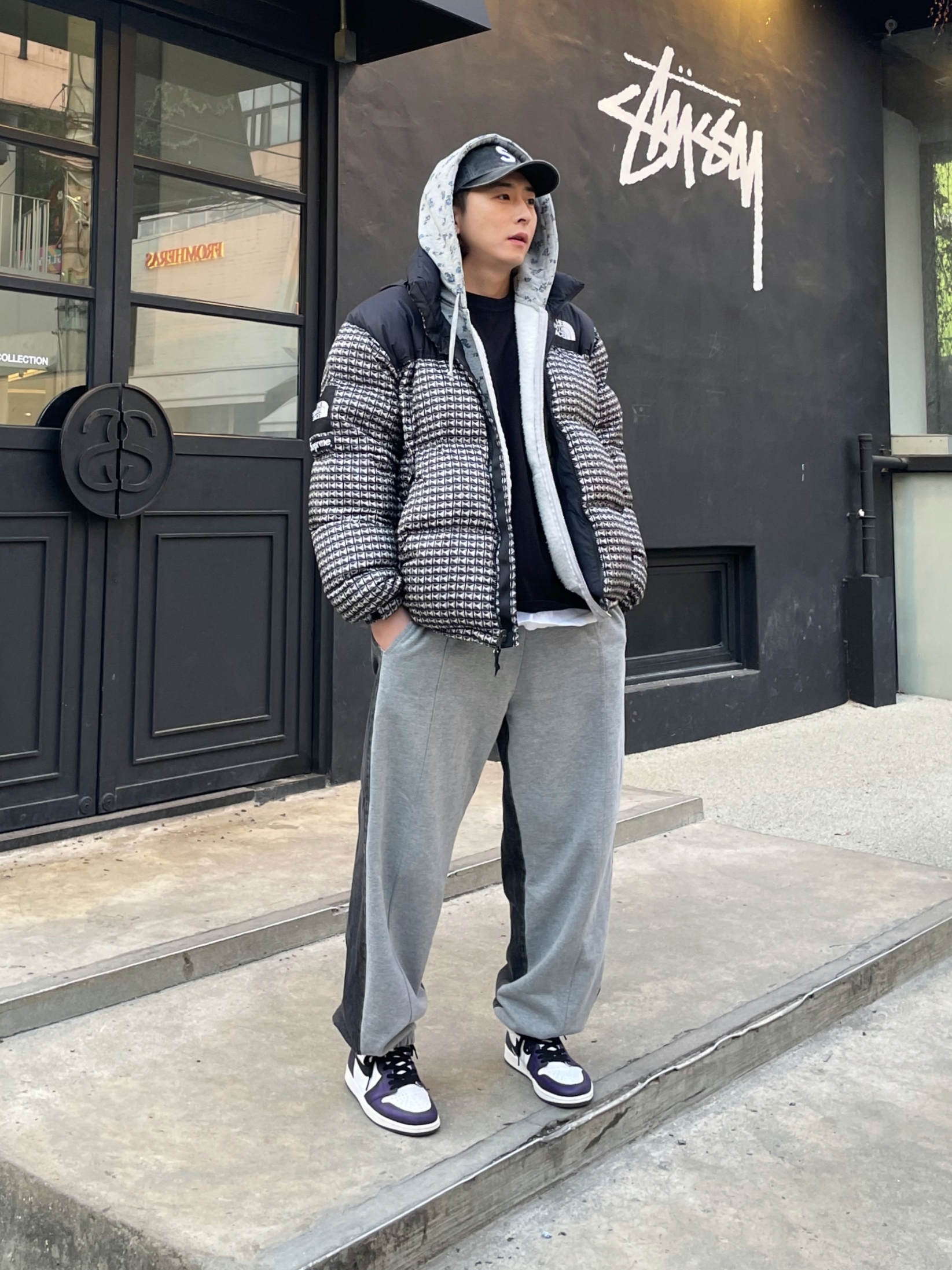 Supreme Pigment Print S Logo 6-Panel Black - 23FW, Supreme x The North Face Studded Nuptse Jacket Black - 21SS 착용 스타일 - 2