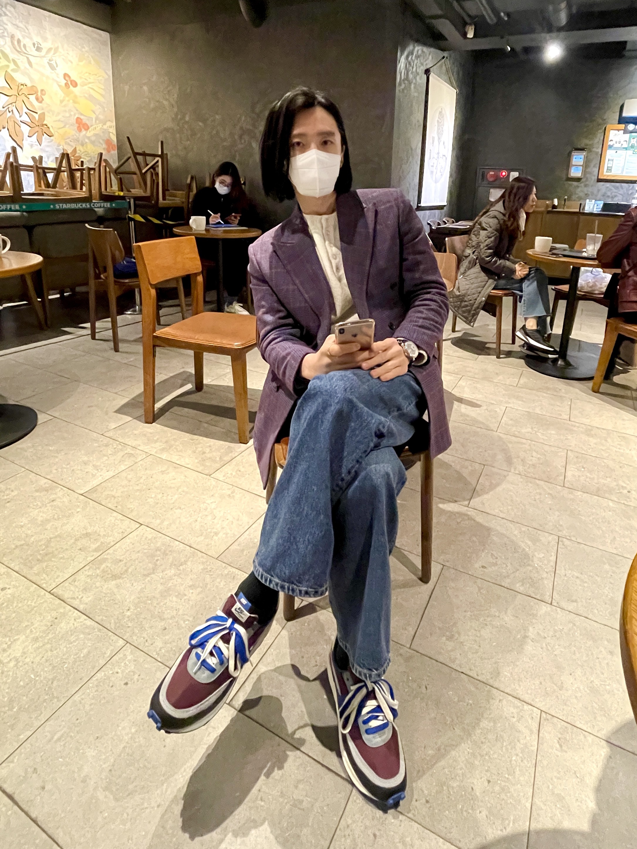 Nike x Sacai x Undercover LDWaffle Night Maroon Team Royal 착용 스타일