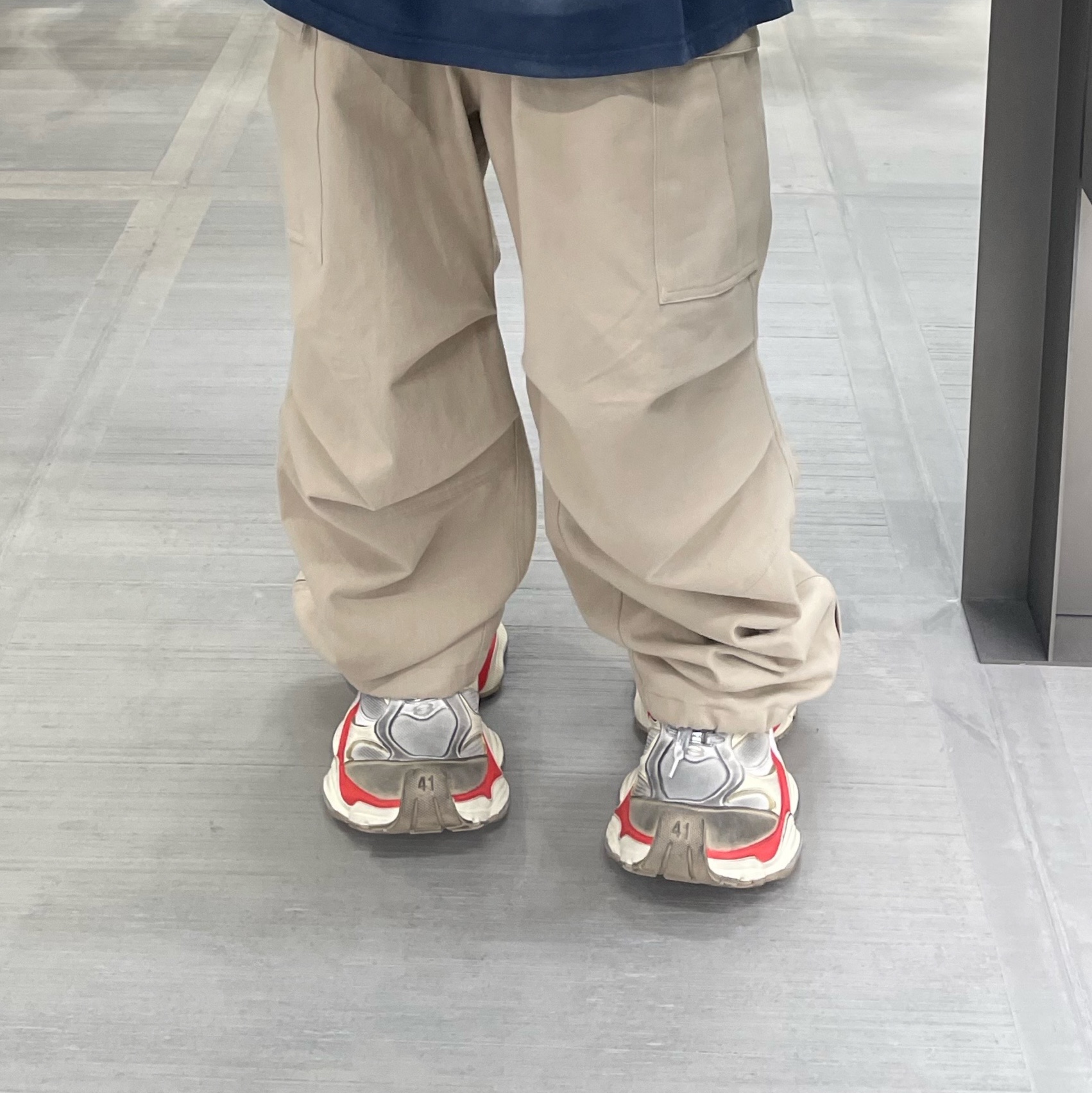 Balenciaga Cargo Sneakers Beige Grey Red, Project G/R Politico Fleece Jacket Navy 착용 스타일 - 2