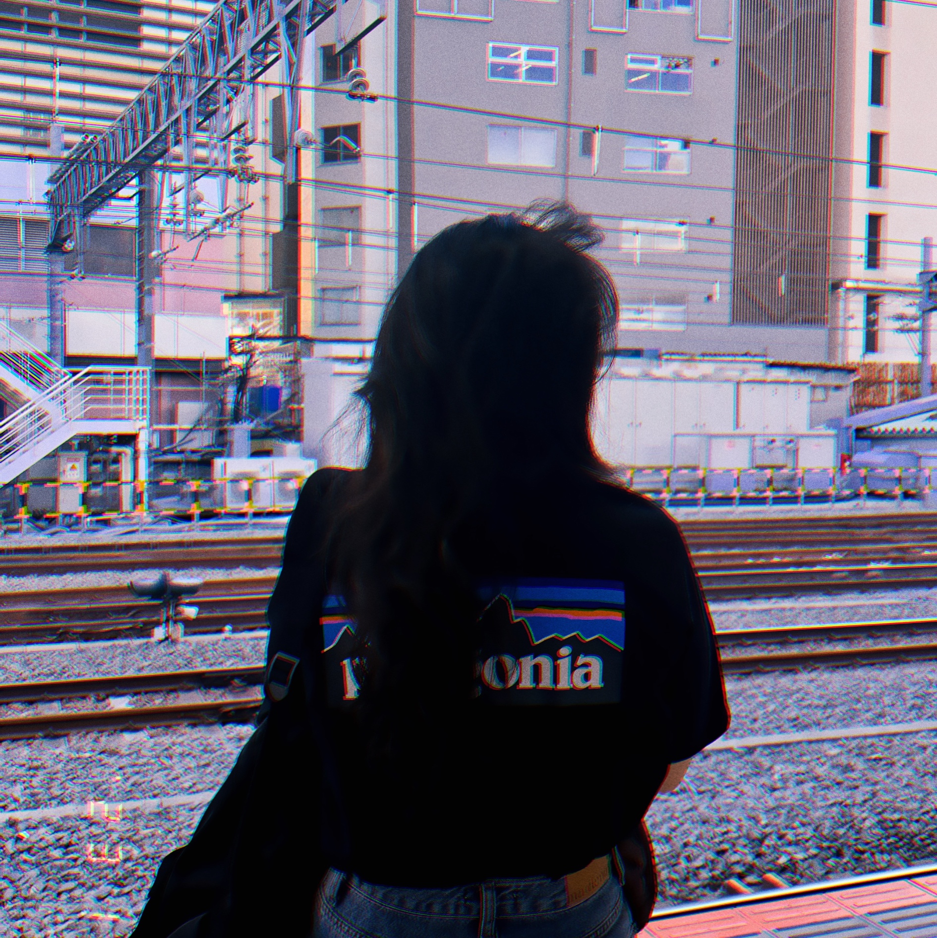 Patagonia P-6 Logo Responsibili-Tee S/S Black 착용 스타일