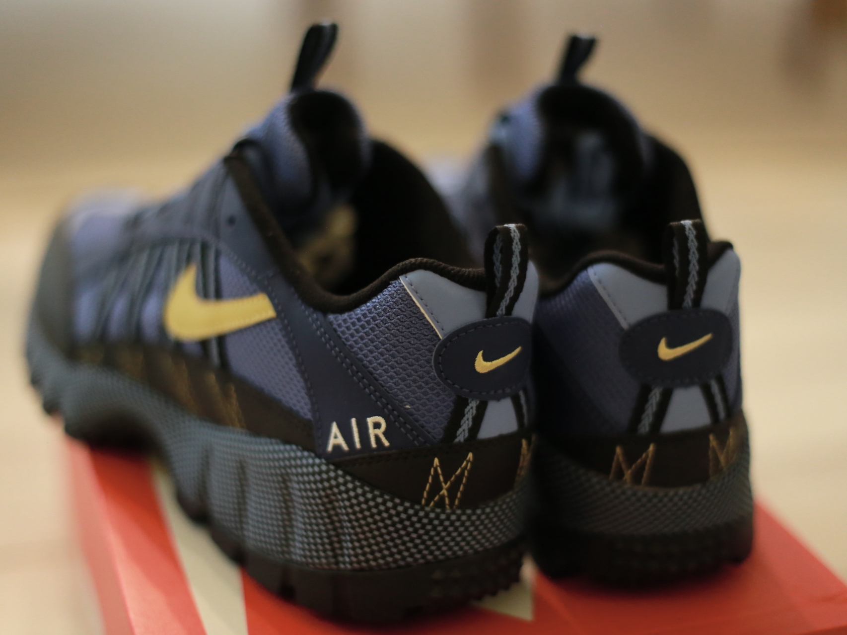 Nike Air Humara Deep Royal Blue and Light Ultramarine 착용 스타일 - 3