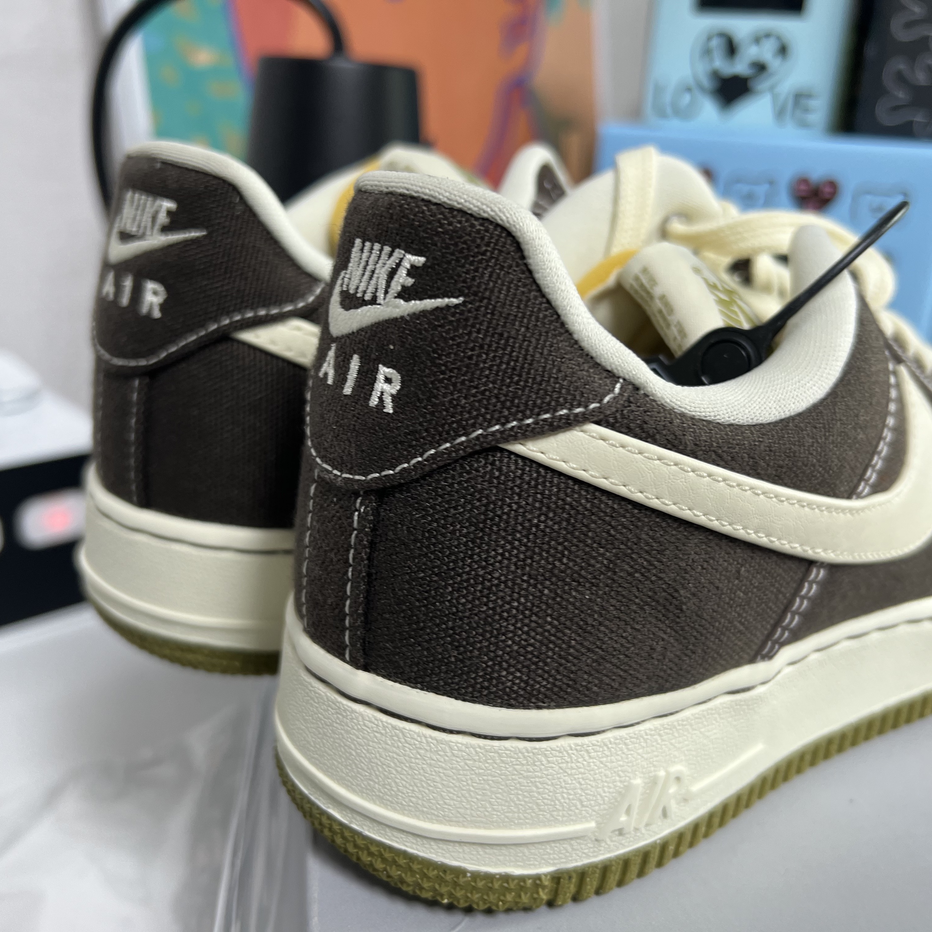 Nike Air Force 1 '07 PRM Baroque Brown Coconut Milk 착용 스타일 - 3