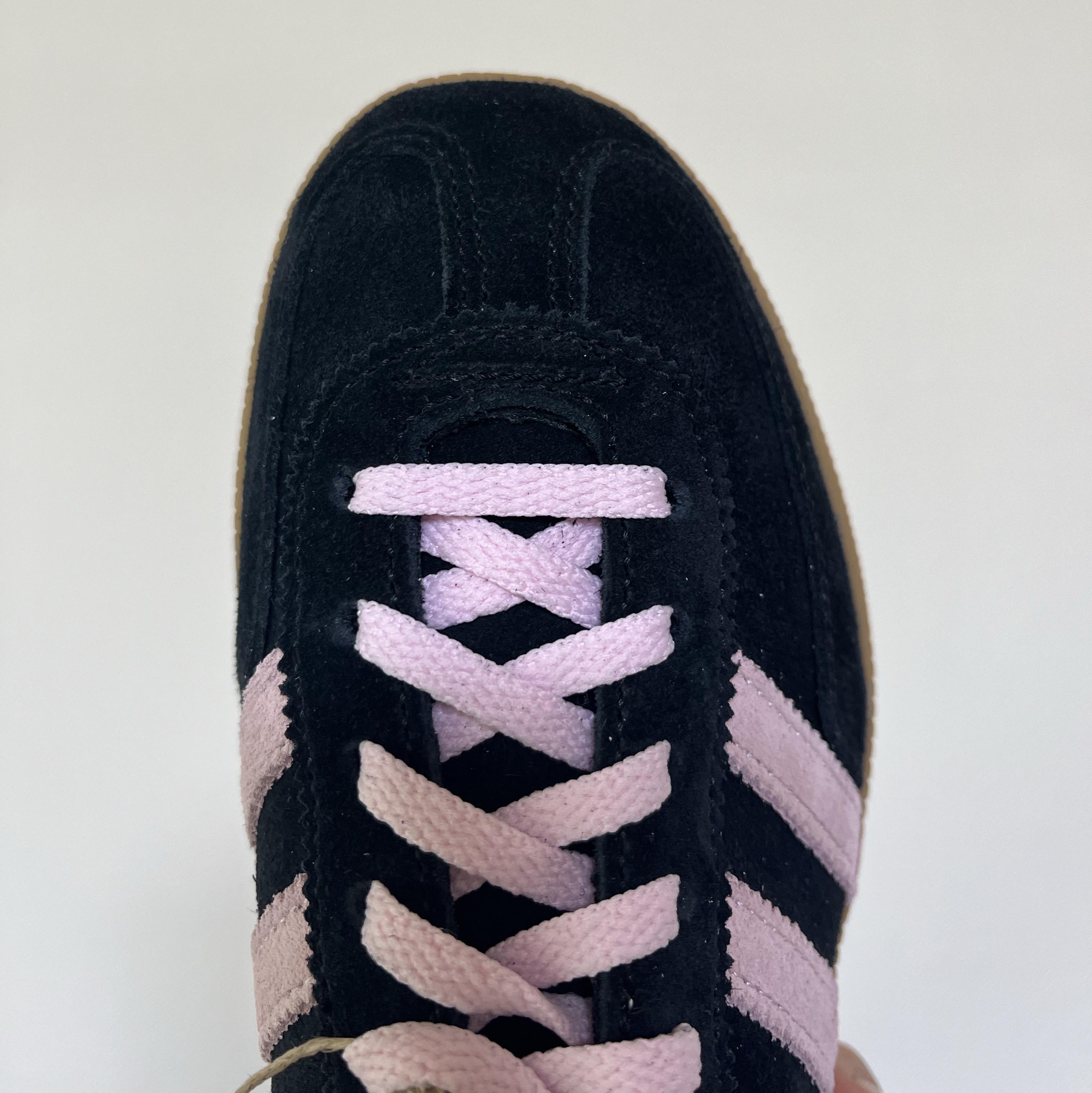 (W) Adidas Spezial Handball Core Black Clear Pink 착용 스타일 - 4
