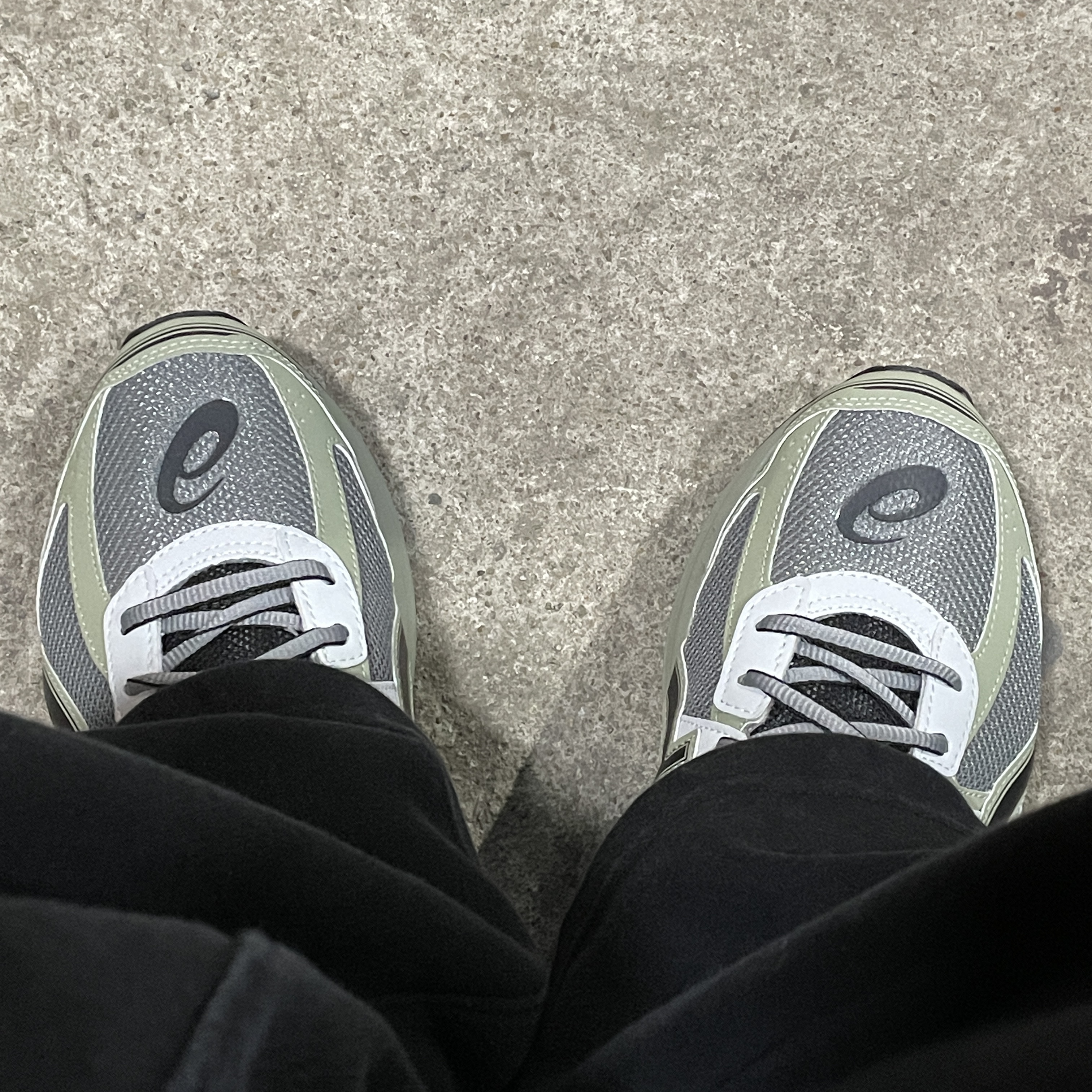 Asics Jog 100 S Sheet Rock - 2E Wide 착용 스타일