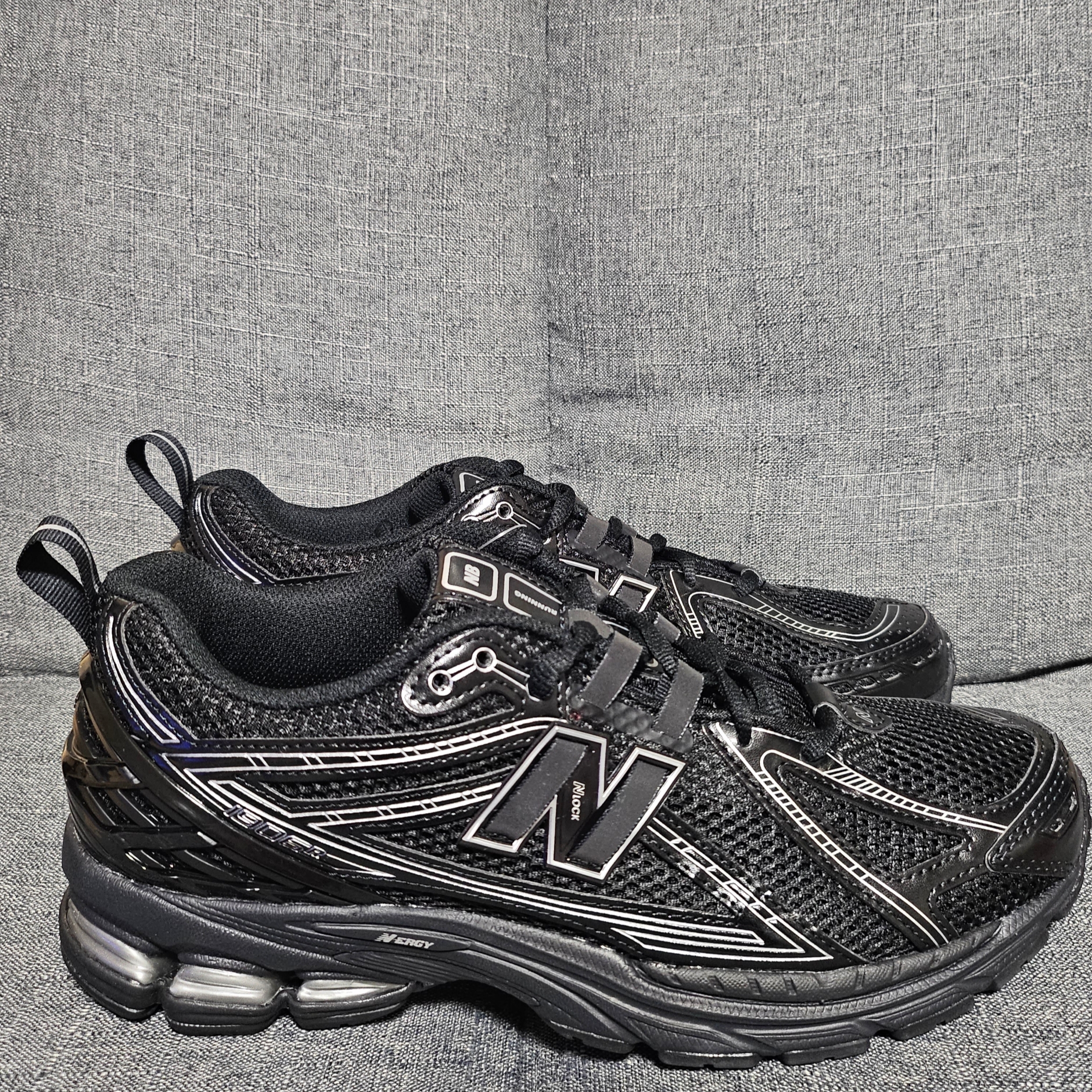 New Balance 1906R Black Silver Metallic 착용 스타일