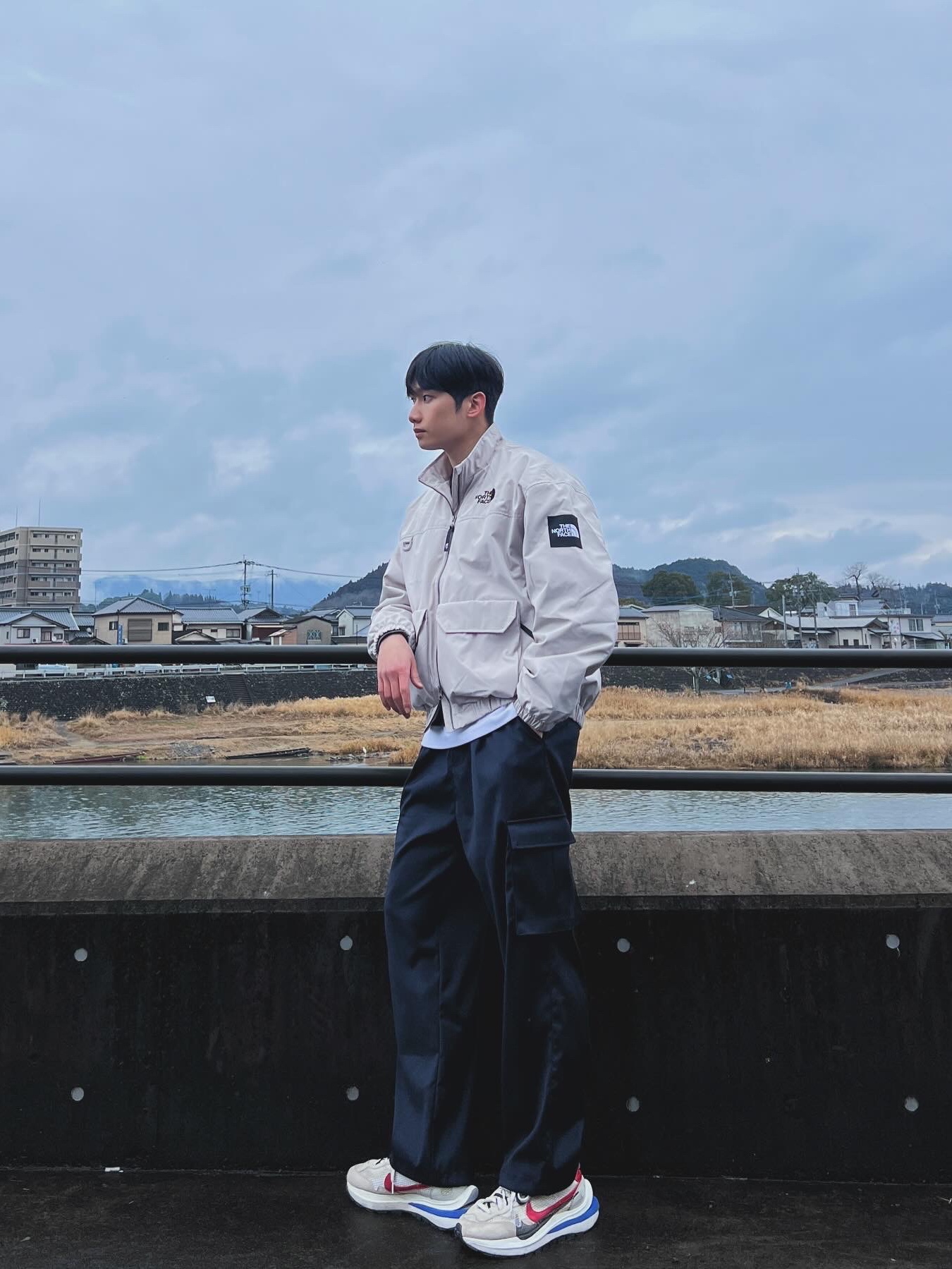 The North Face White Label Neilton Jacket White Sand, Nike x Sacai VaporWaffle Royal Fuchsia 착용 스타일