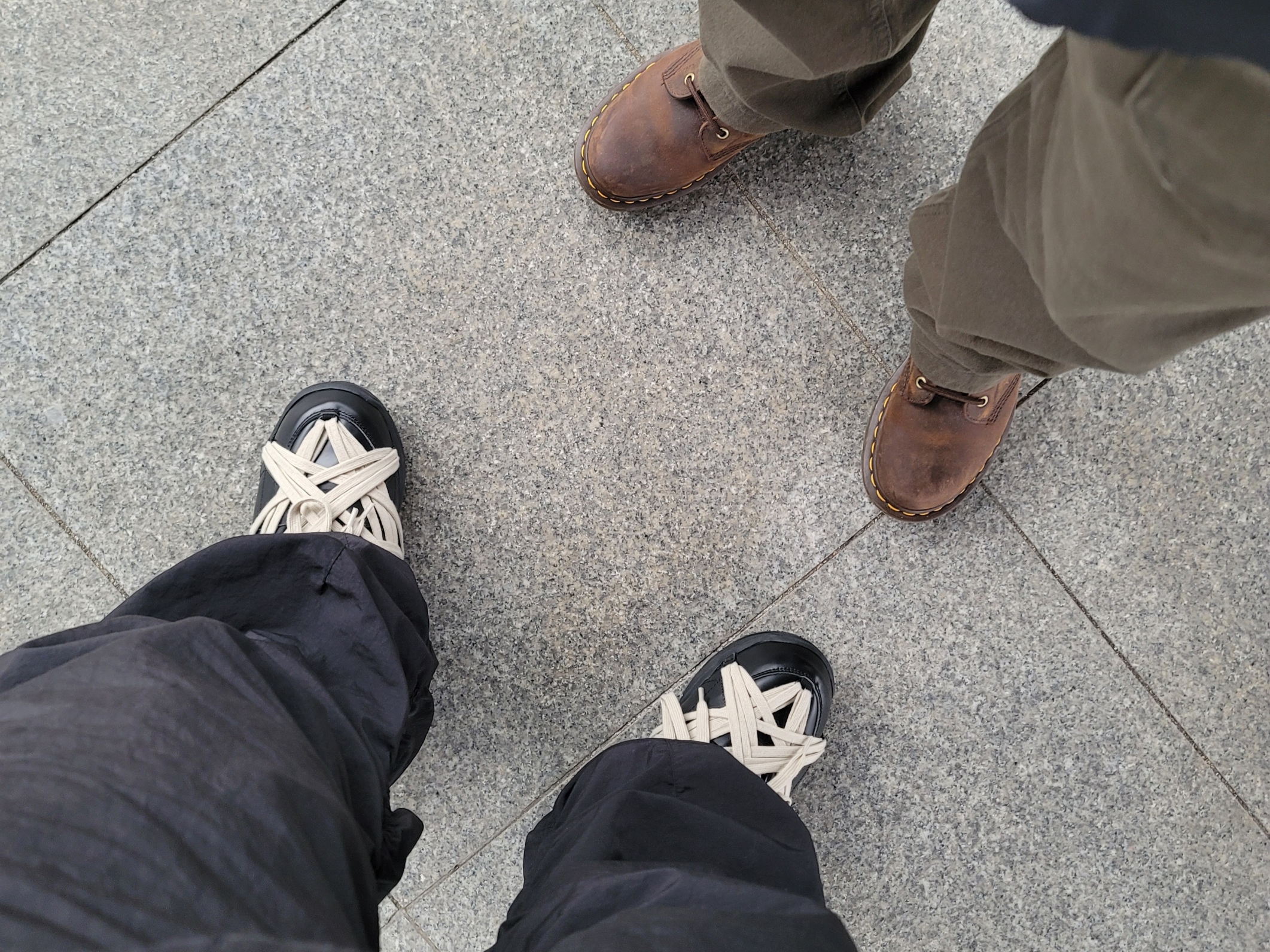 Dr. Martens 1460 Crazy Horse Brown, Moncler x Rick Owens Amber Snow Boots Black - 20FW 착용 스타일