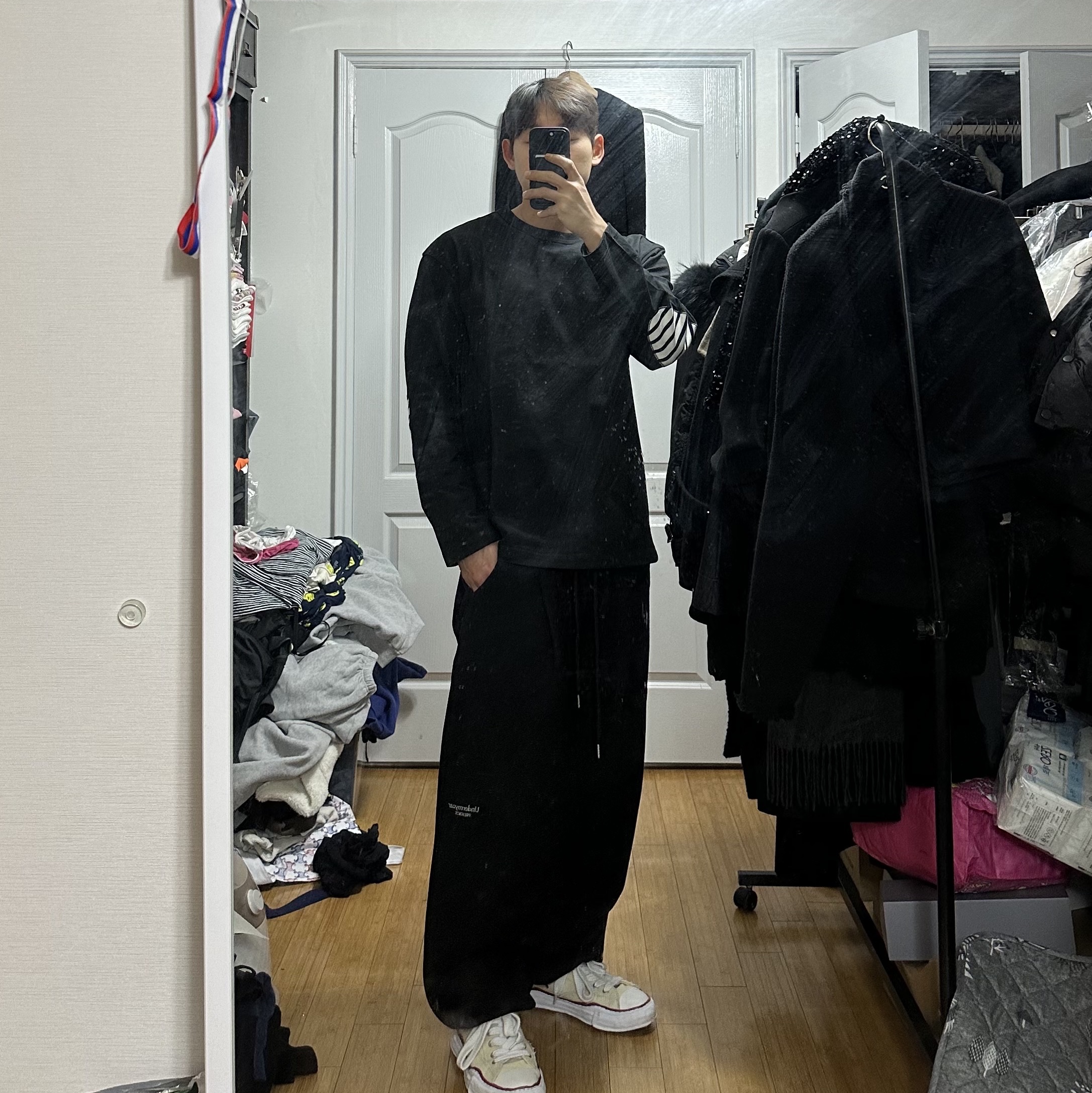 Undermycar Mu.03 Anti Fxxking Logo Play Oversized Sweat Jogger Black 착용 스타일 - 2