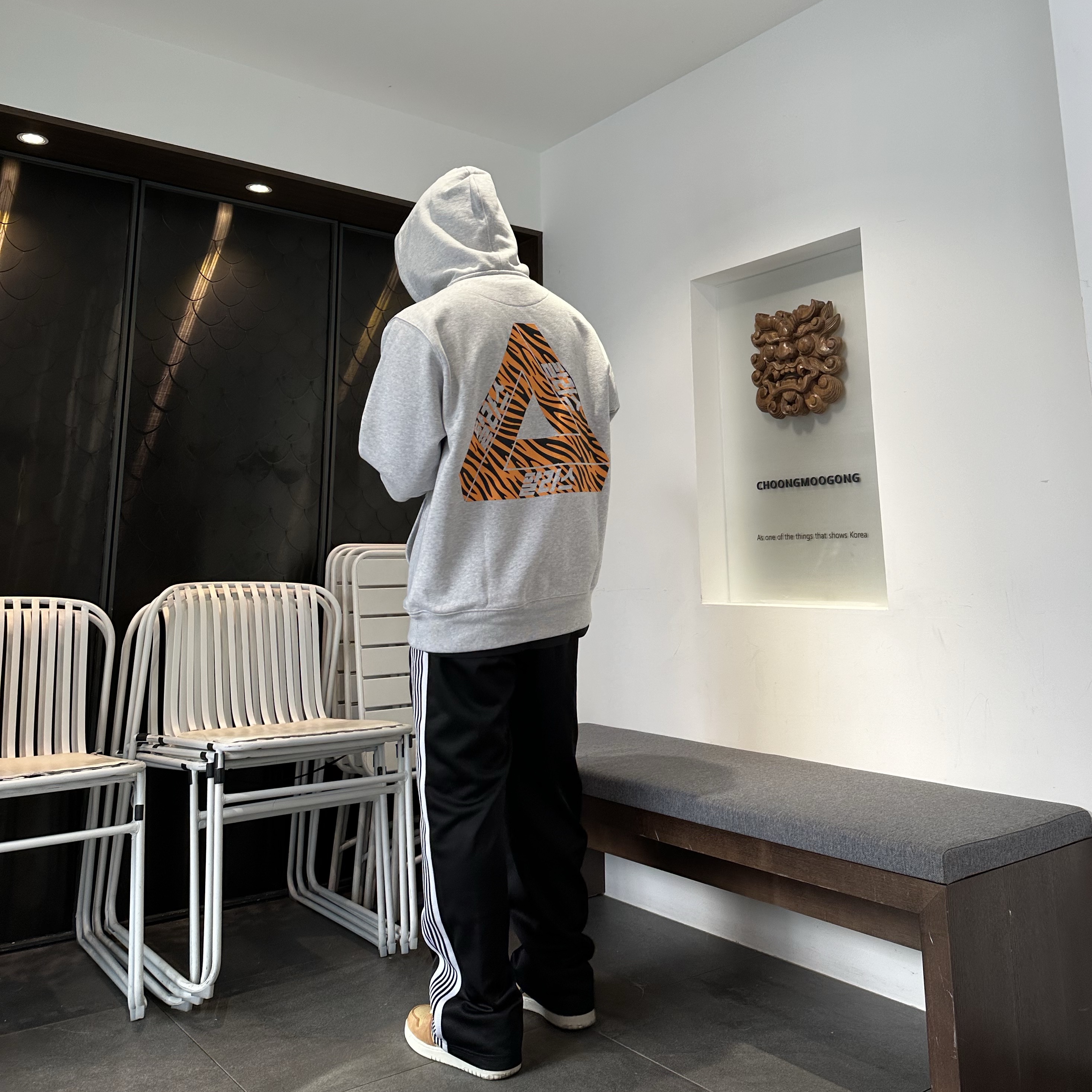 Palace Korea Hoodie Grey - 24SS, BAPE Bape SK8 Sta Low #4 M1 Beige 착용 스타일 - 1