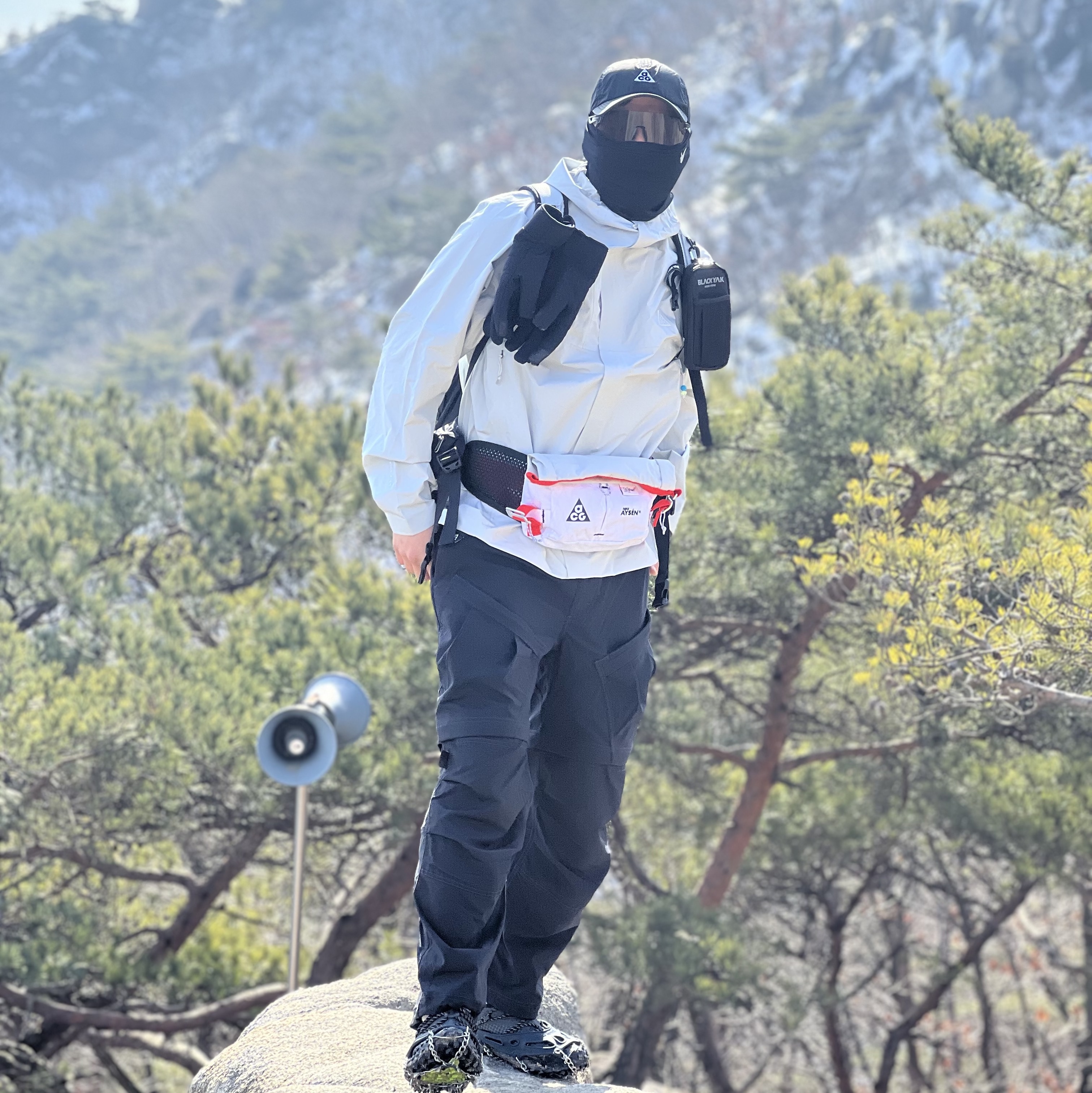 Nike ACG Storm-Fit ADV Cascade Rains Full Zip Jacket Photon Dust - Asia, Nike ACG Trail Cap Black 착용 스타일 - 4