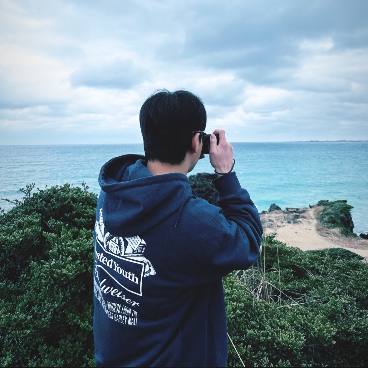 Verdy Wasted Youth x Budweiser Hoodie Navy 착용 스타일