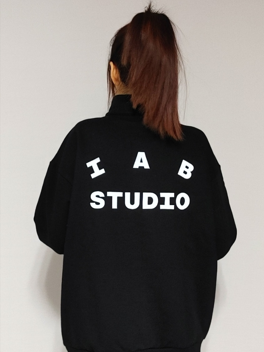IAB Studio Half Zip-Up Black White 착용 스타일