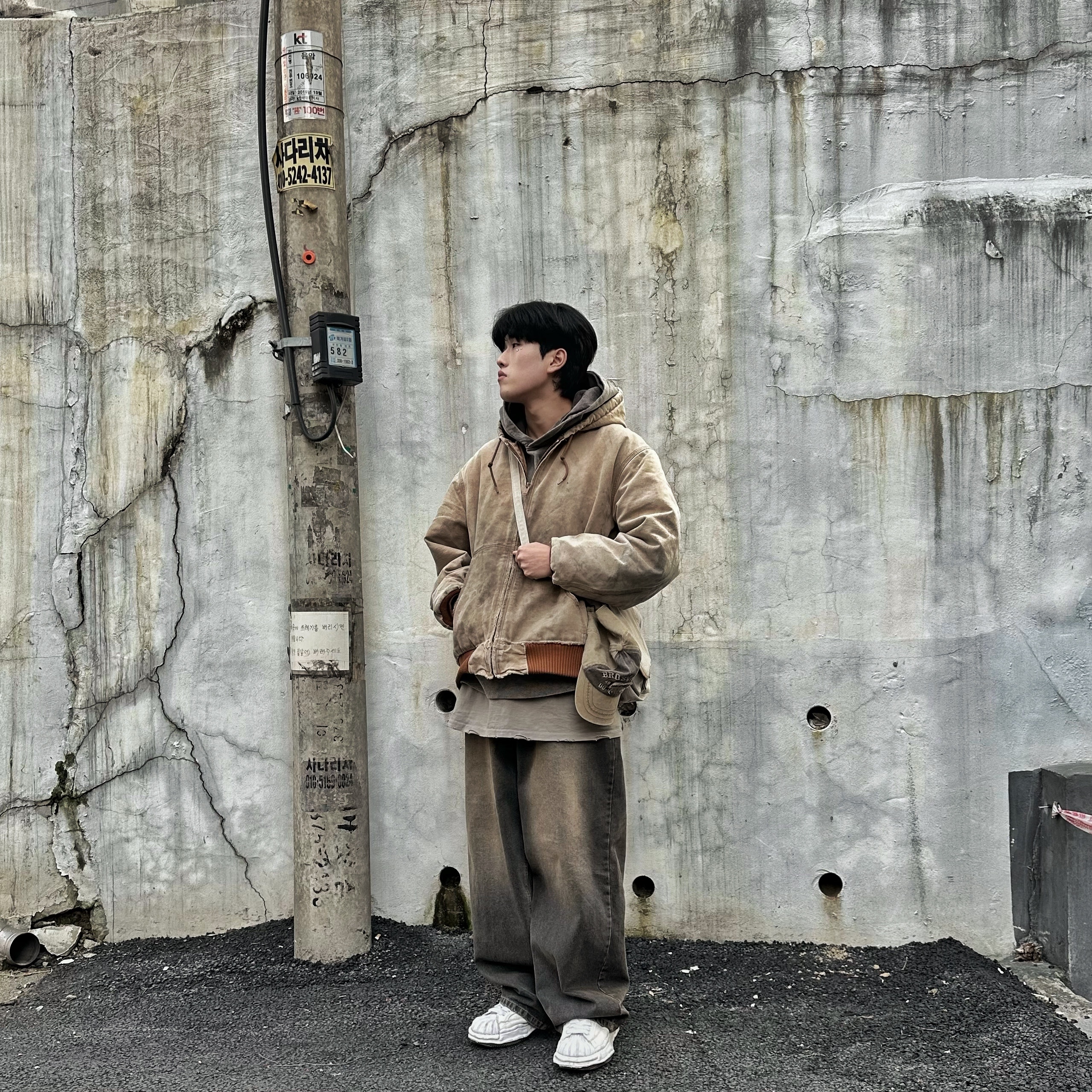 Maison Mihara Yasuhiro Blakey OG Sole Canvas Low-top Sneakers White 착용 스타일 - 3