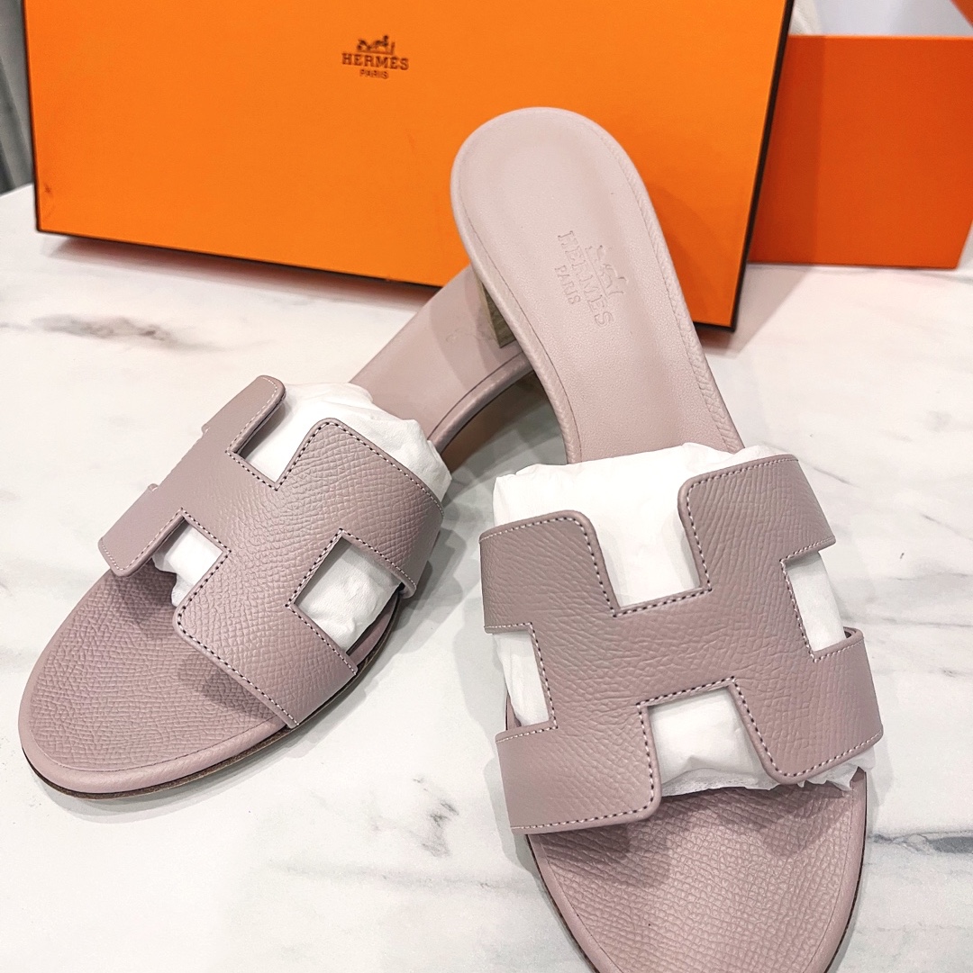 (W) Hermes Oasis Sandal Epsom & Rose Porcelaine 착용 스타일 - 1