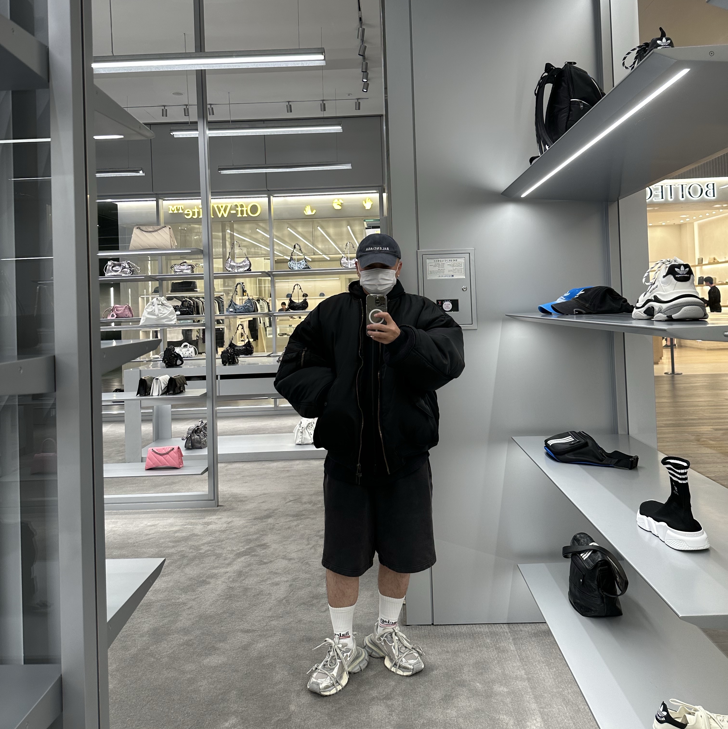 Balenciaga Paris All In Bomber Black, Balenciaga Cap Black 착용 스타일