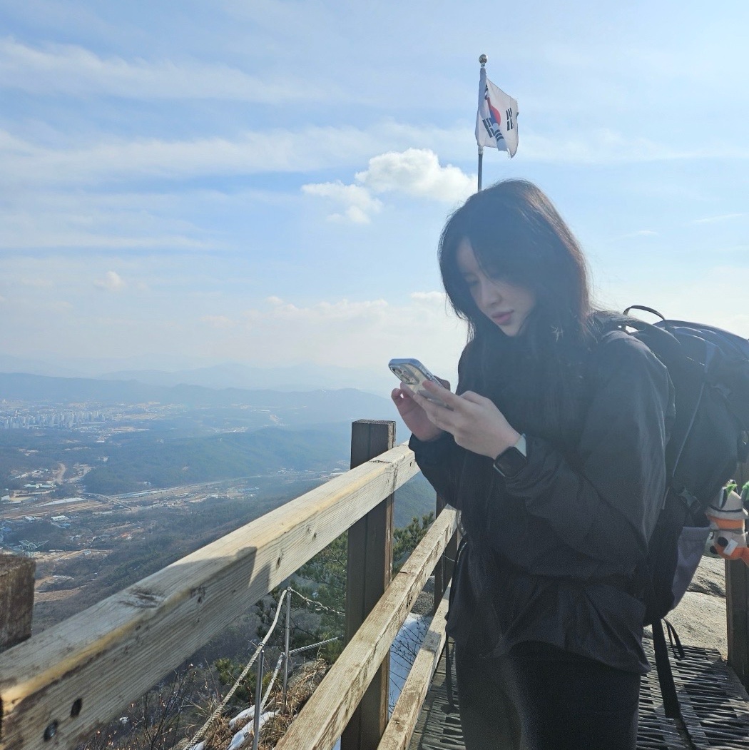 Arc'teryx Squamish Hoody Black, Apple Watch SE 40mm GPS Midnight Aluminum Case with Sport Band Midnight (Korean Ver.) 착용 스타일 - 1