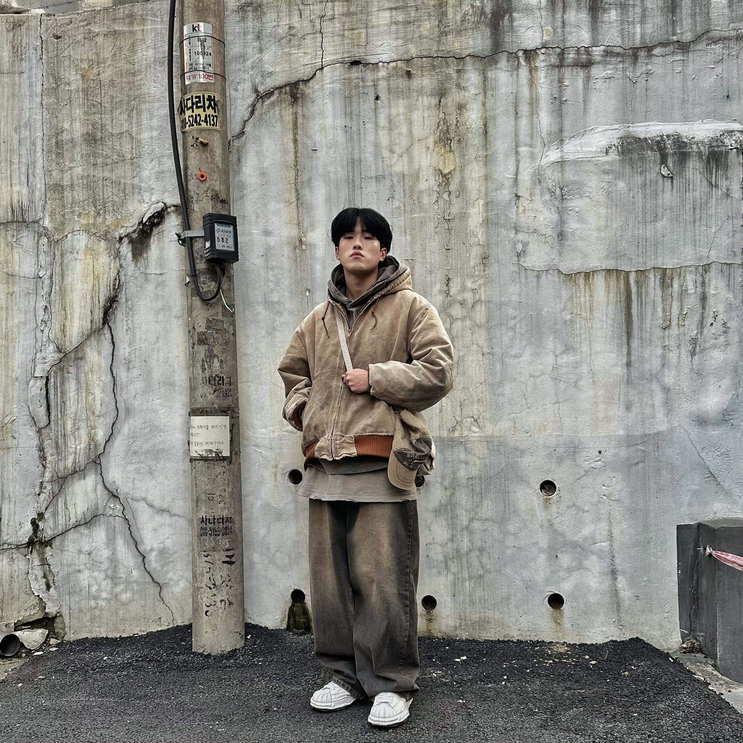 Maison Mihara Yasuhiro Blakey OG Sole Canvas Low-top Sneakers White 착용 스타일 - 1