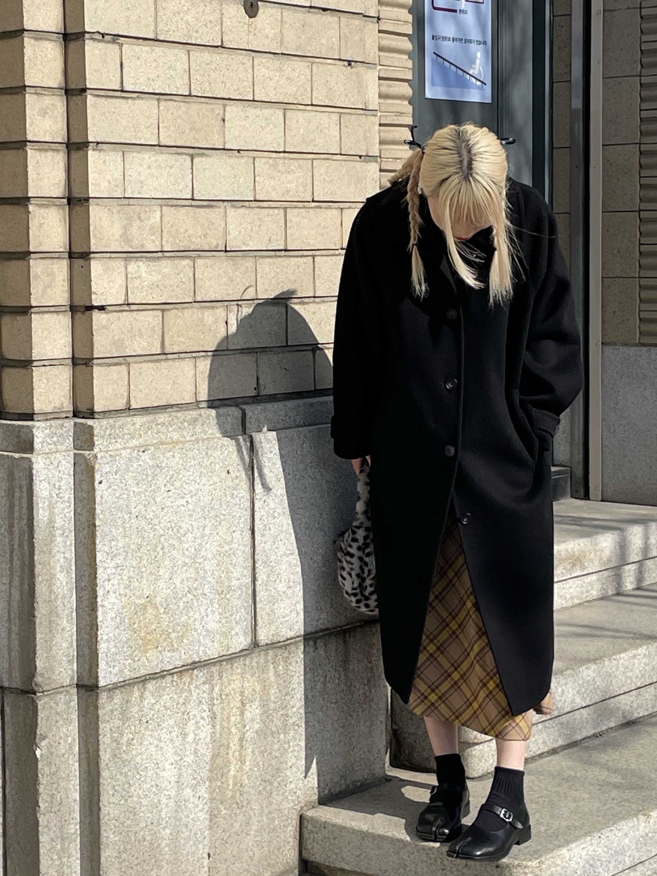 (W) Maison Margiela Box Calf Tabi Court Shoe Black 착용 스타일 - 2