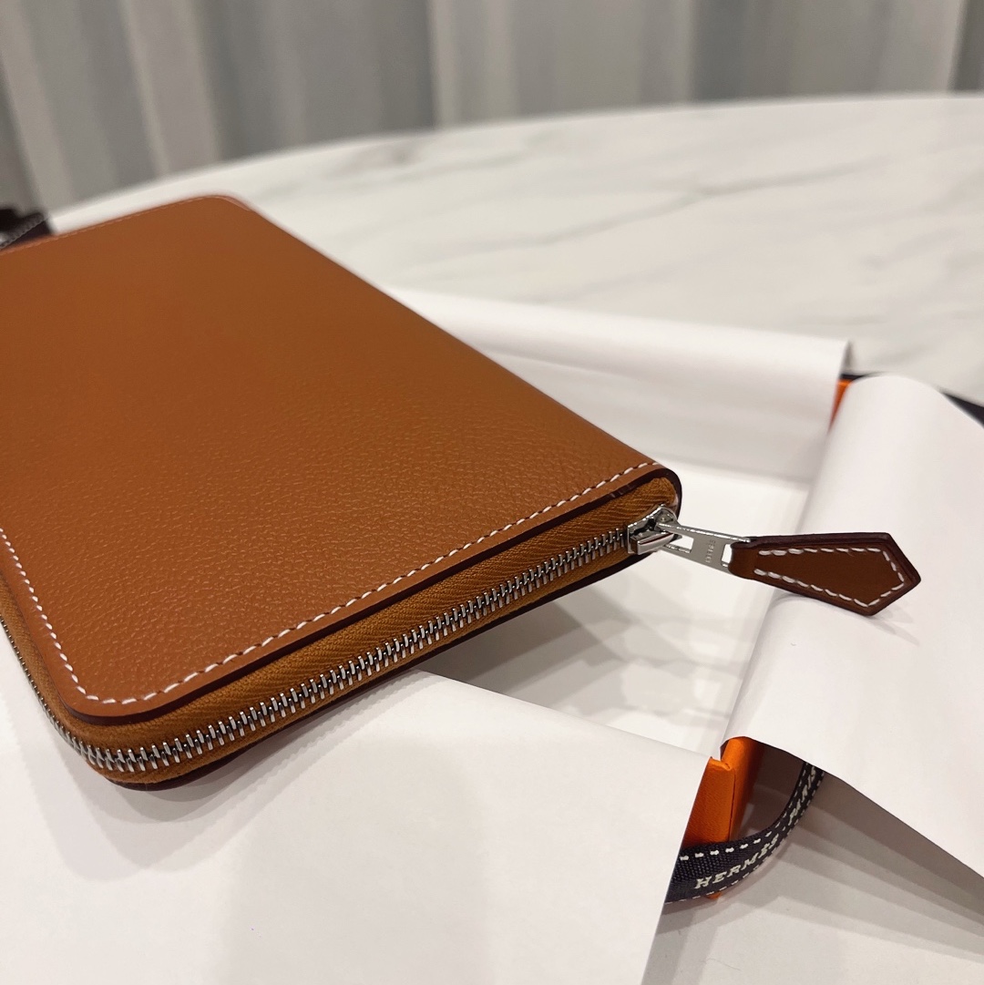 Hermes Silk'In Classic Long Wallet Evercolor & Palladium Gold Blue Navy Vert Fizz 착용 스타일 - 2