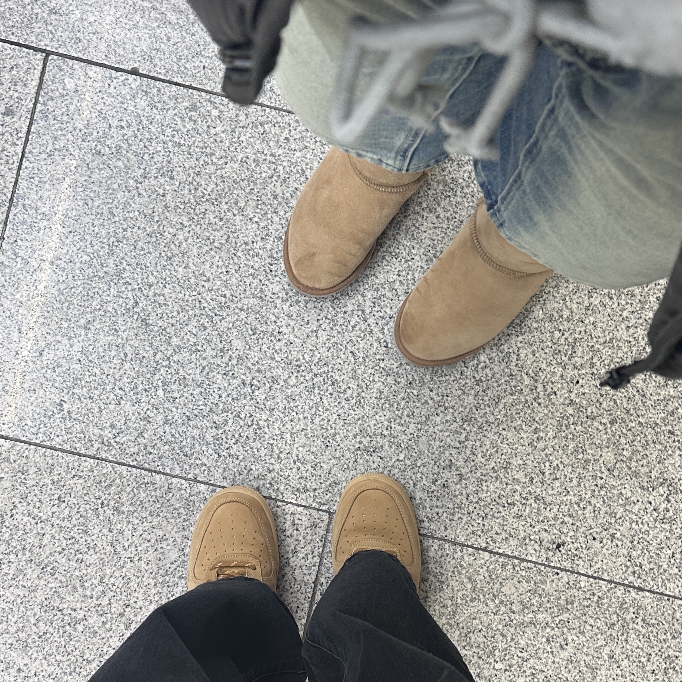 Nike Air Force 1 '07 WB Flax, (W) UGG Classic Mini II Boots Chestnut 착용 스타일
