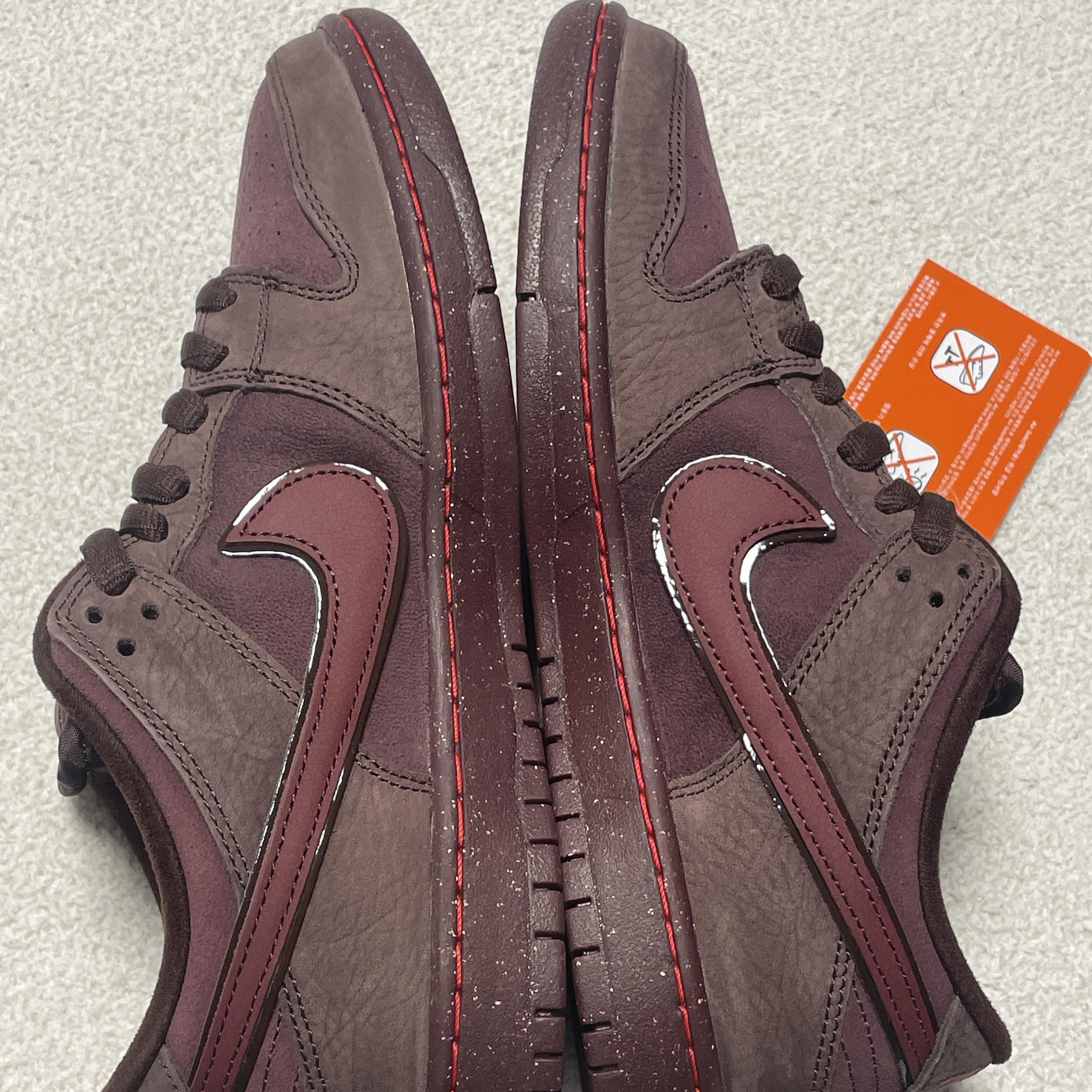 Nike SB Dunk Low PRM Burgundy Crush 착용 스타일 - 3