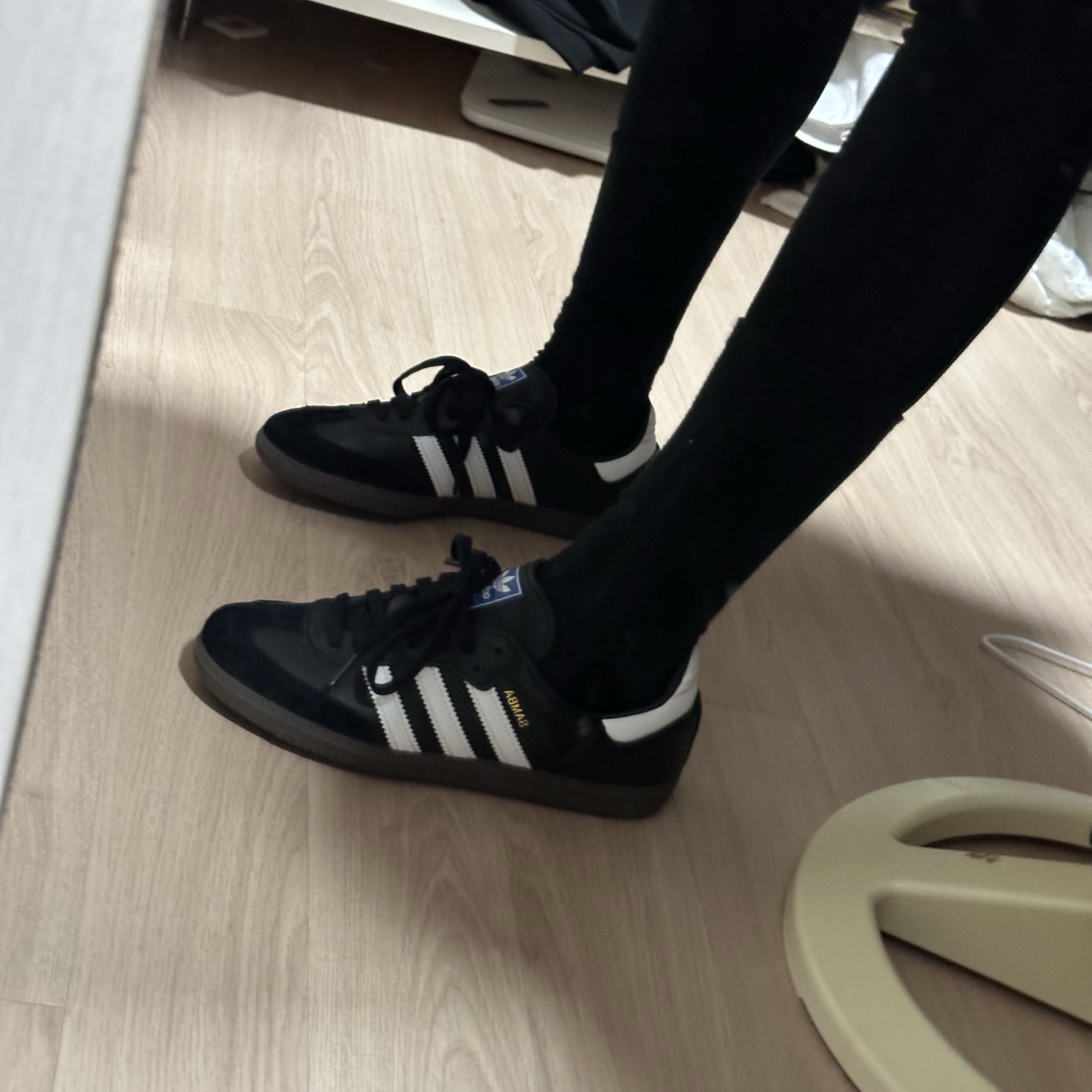 Adidas Samba OG Black White Gum 착용 스타일 - 1