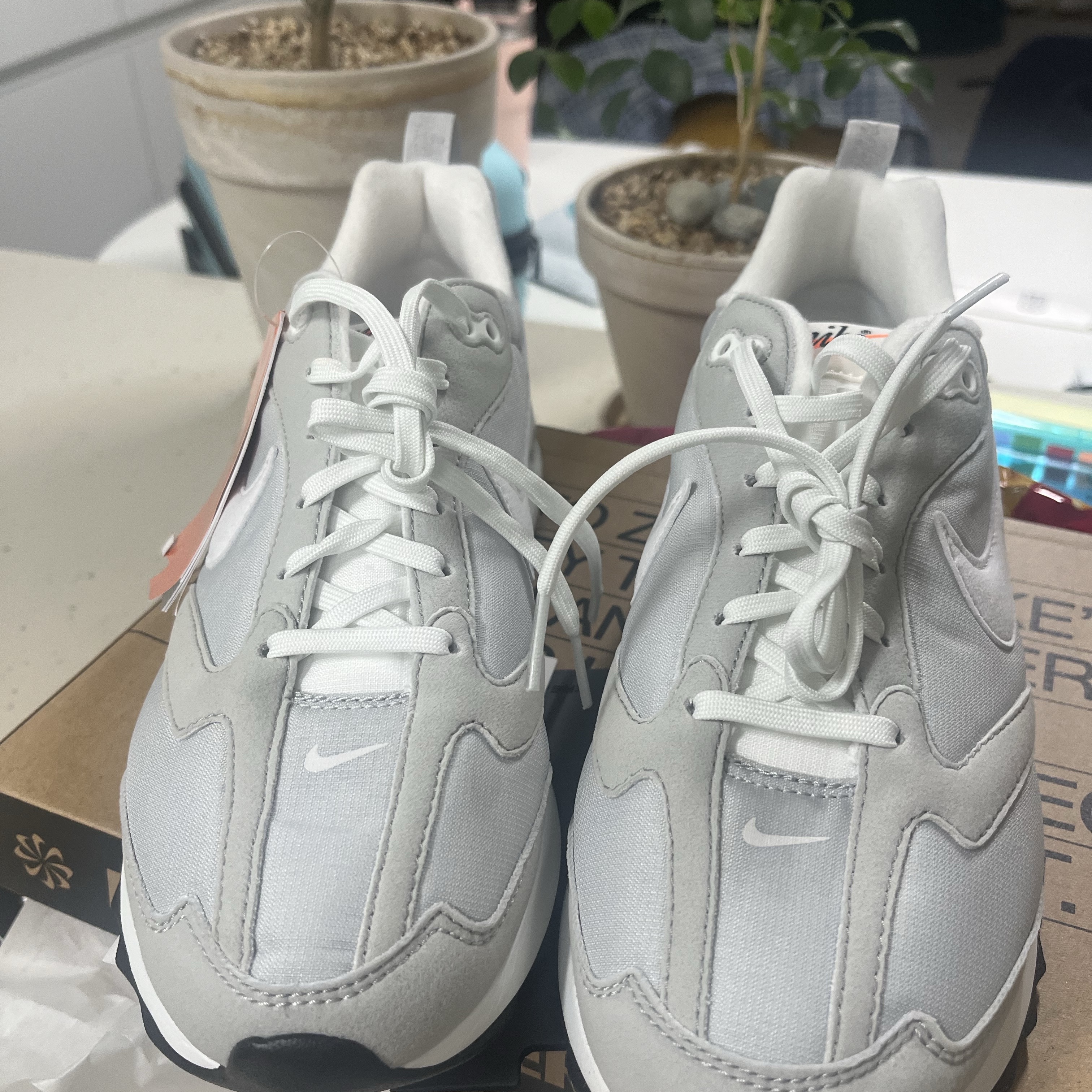 Nike Air Max Dawn Grey Fog 착용 스타일