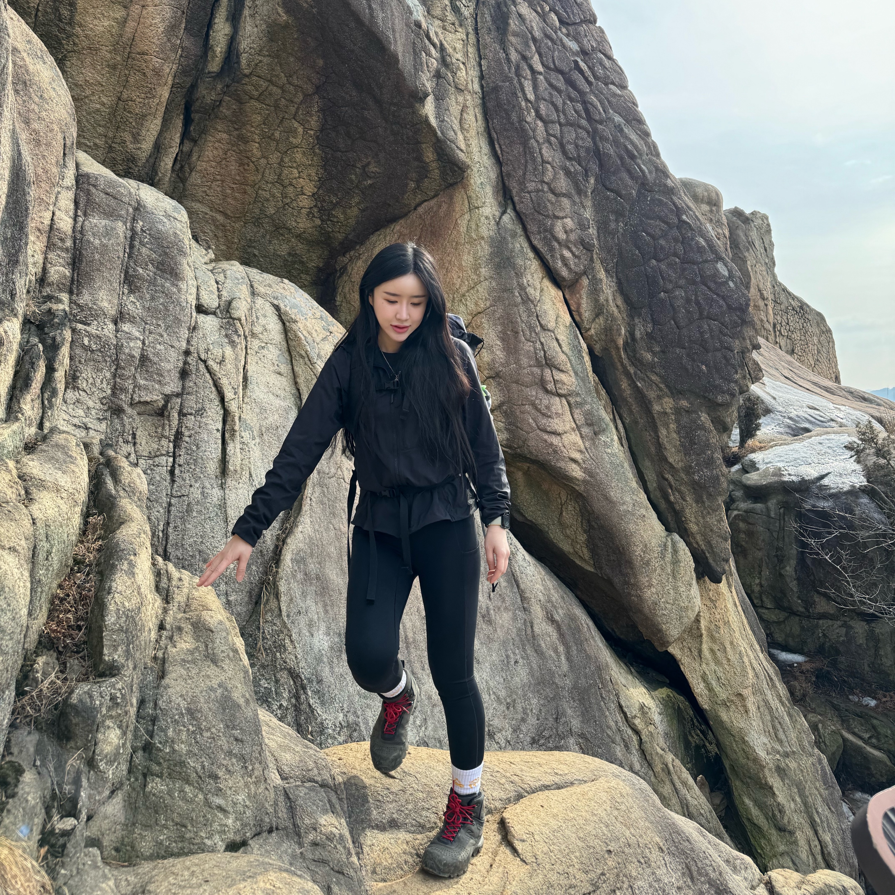 Arc'teryx Squamish Hoody Black, Apple Watch SE 40mm GPS Midnight Aluminum Case with Sport Band Midnight (Korean Ver.) 착용 스타일 - 3