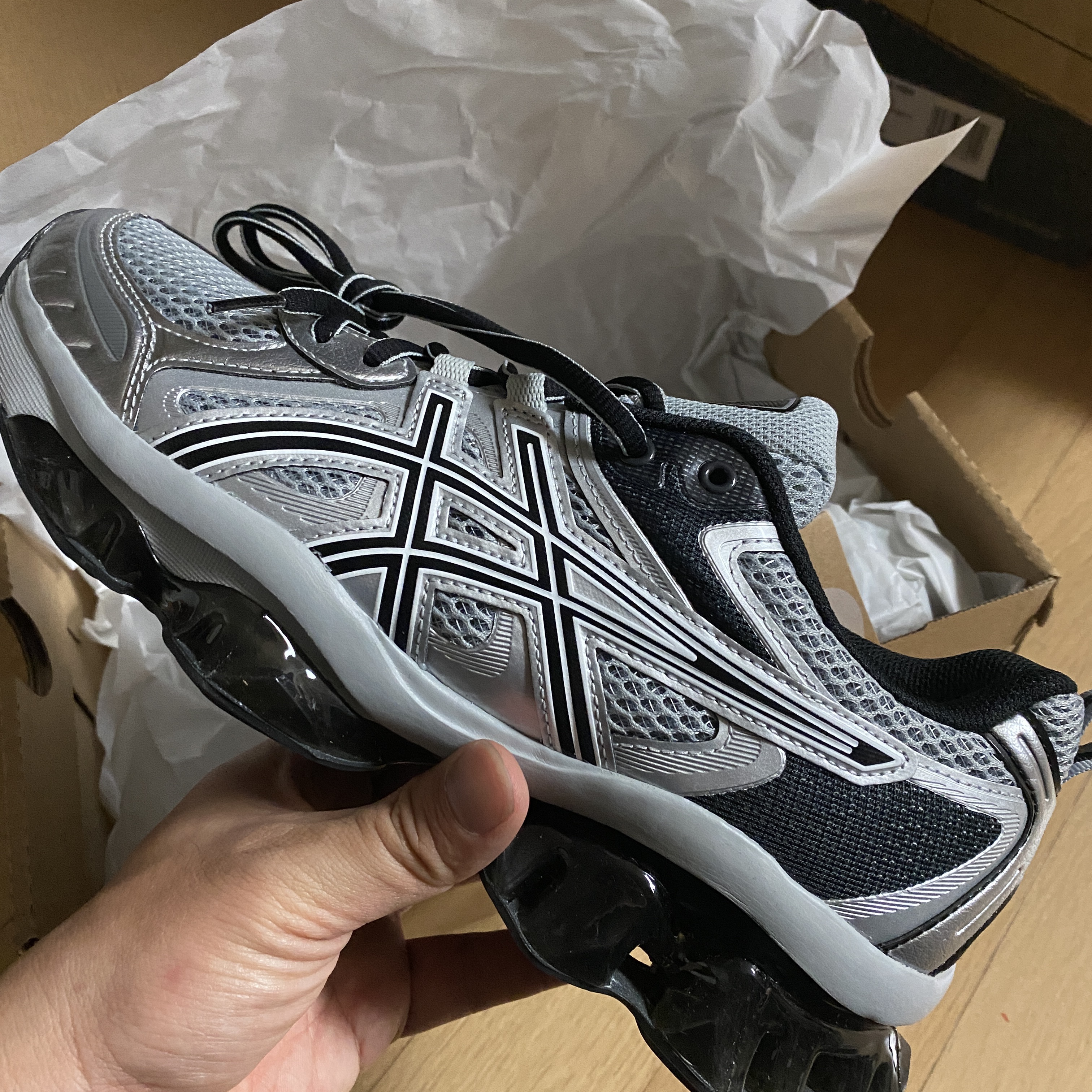 Asics Gel-Quantum Kinetic Mid Grey Pure Silver 착용 스타일 - 1